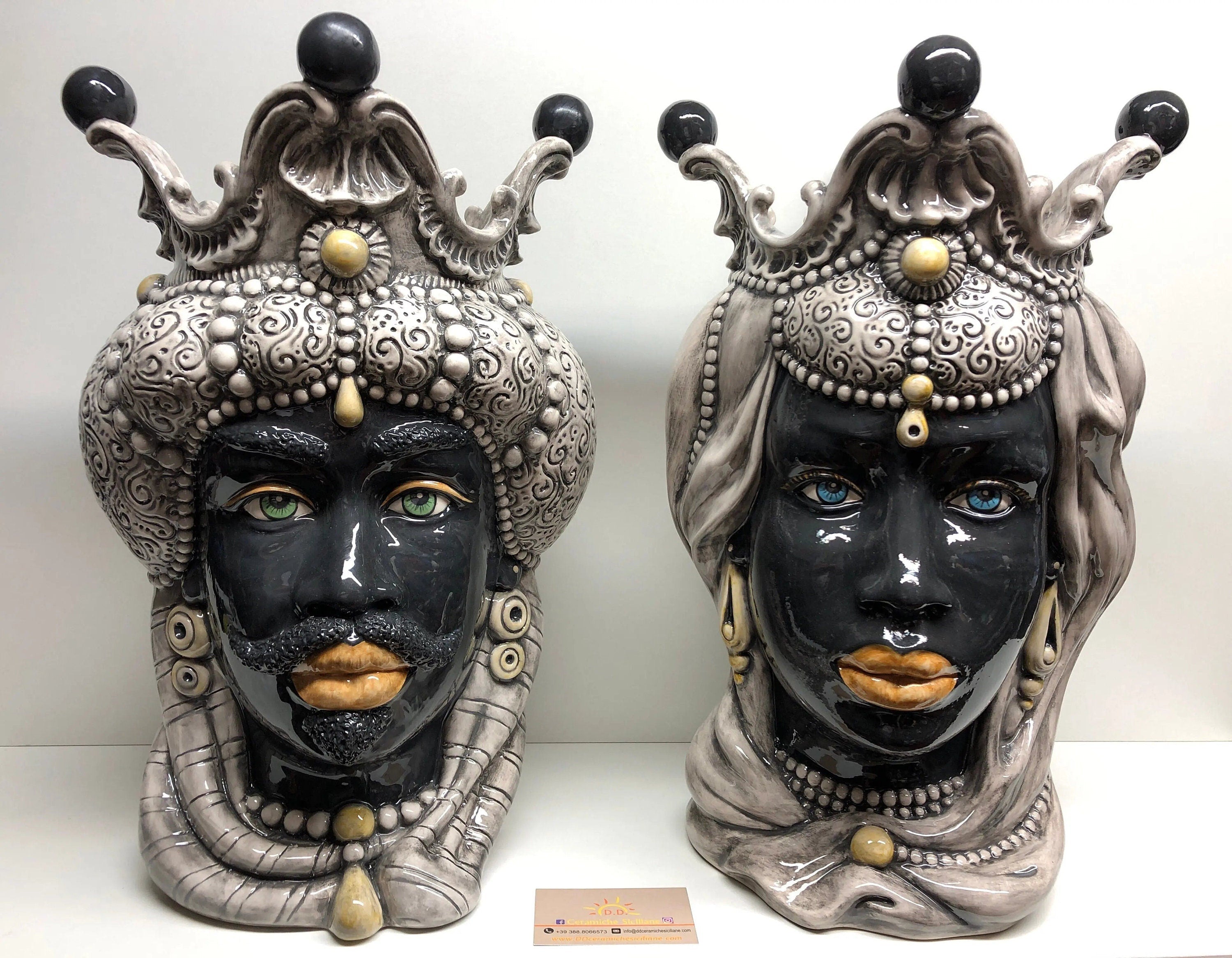 Teste di Moro Emiro Ceramica Caltagirone cm H.45 L.29 Artigianale Écru Sfere Nero DD CERAMICHE SICILIANE