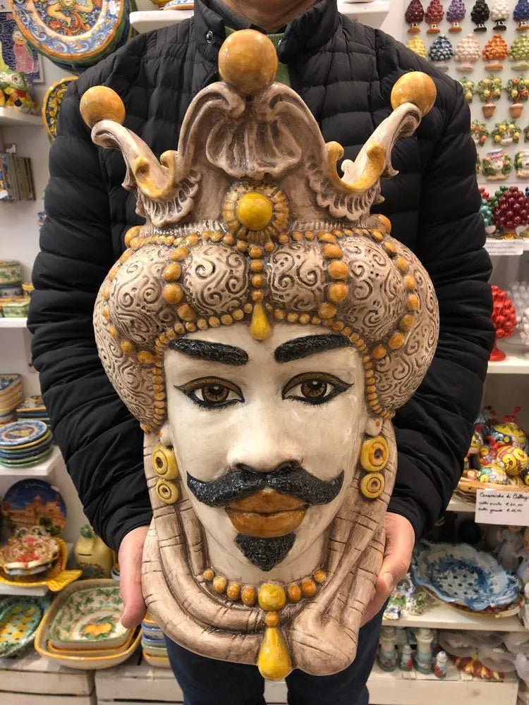 Teste di Moro Emiro Ceramica Caltagirone cm H.45 L.29 Artigianale Écru Sfere Giallo DD CERAMICHE SICILIANE