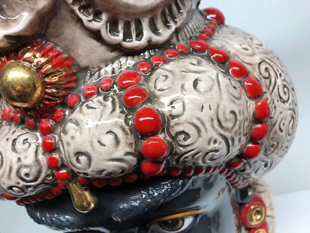 Teste di Moro Emiro Ceramica Caltagirone cm H.45 L.29 Artigianale Écru Oro Sfere Rosso DD CERAMICHE SICILIANE