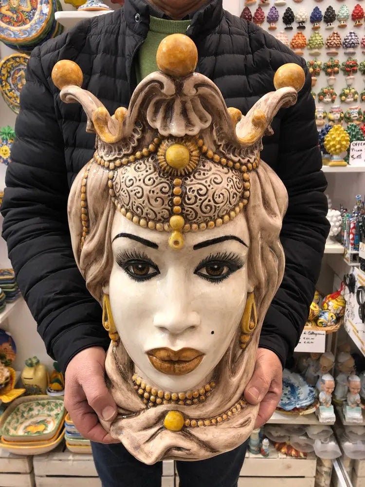 Teste di Moro Emiro Ceramica Caltagirone cm H.45 L.29 Artigianale Écru Sfere Giallo DD CERAMICHE SICILIANE