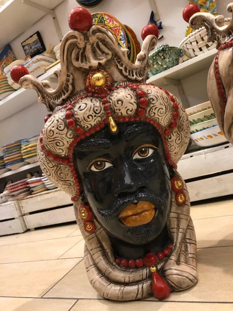 Teste di Moro Emiro Ceramica Caltagirone cm H.45 L.29 Artigianale Écru Oro Sfere Rosso DD CERAMICHE SICILIANE