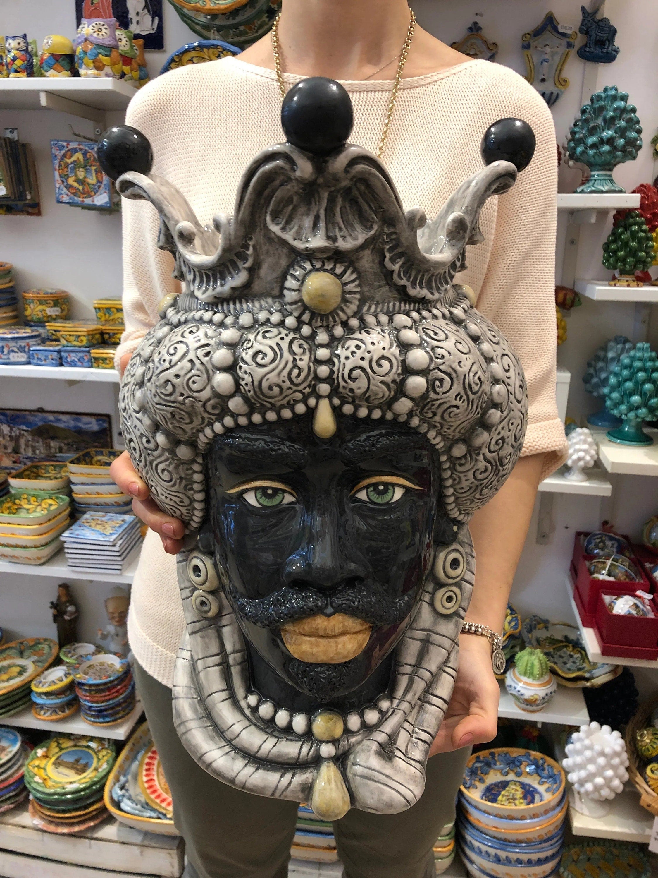 Teste di Moro Emiro Ceramica Caltagirone cm H.45 L.29 Artigianale Écru Sfere Nero DD CERAMICHE SICILIANE