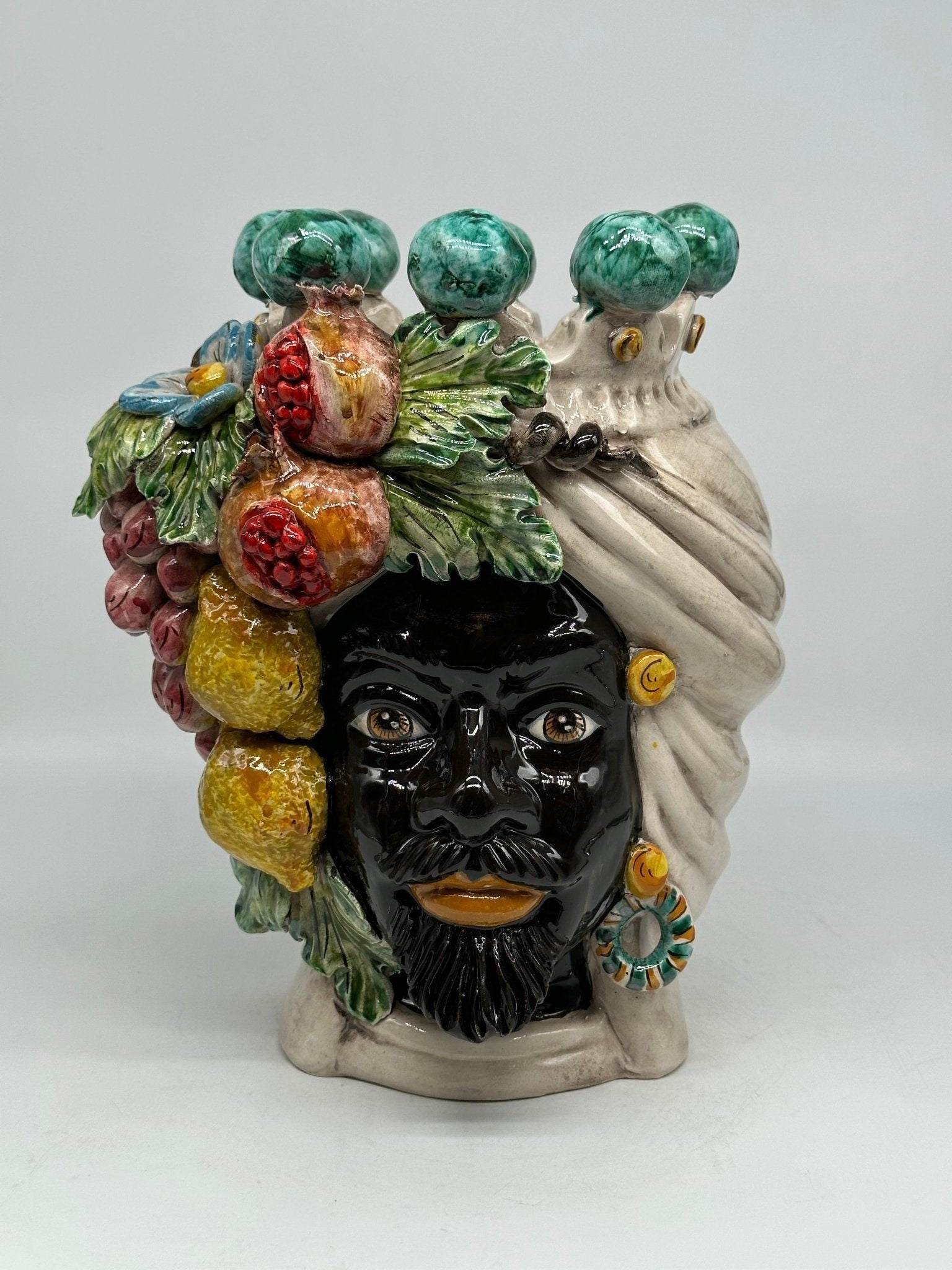 Teste di Moro Fiori e Frutta Ceramica Caltagirone cm H.30 L.23 Artigianale Corona con Sfere Verde - DD CERAMICHE SICILIANE