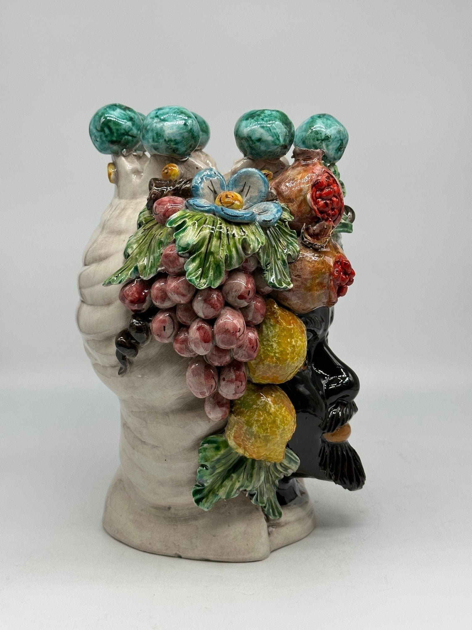 Teste di Moro Fiori e Frutta Ceramica Caltagirone cm H.30 L.23 Artigianale Corona con Sfere Verde - DD CERAMICHE SICILIANE