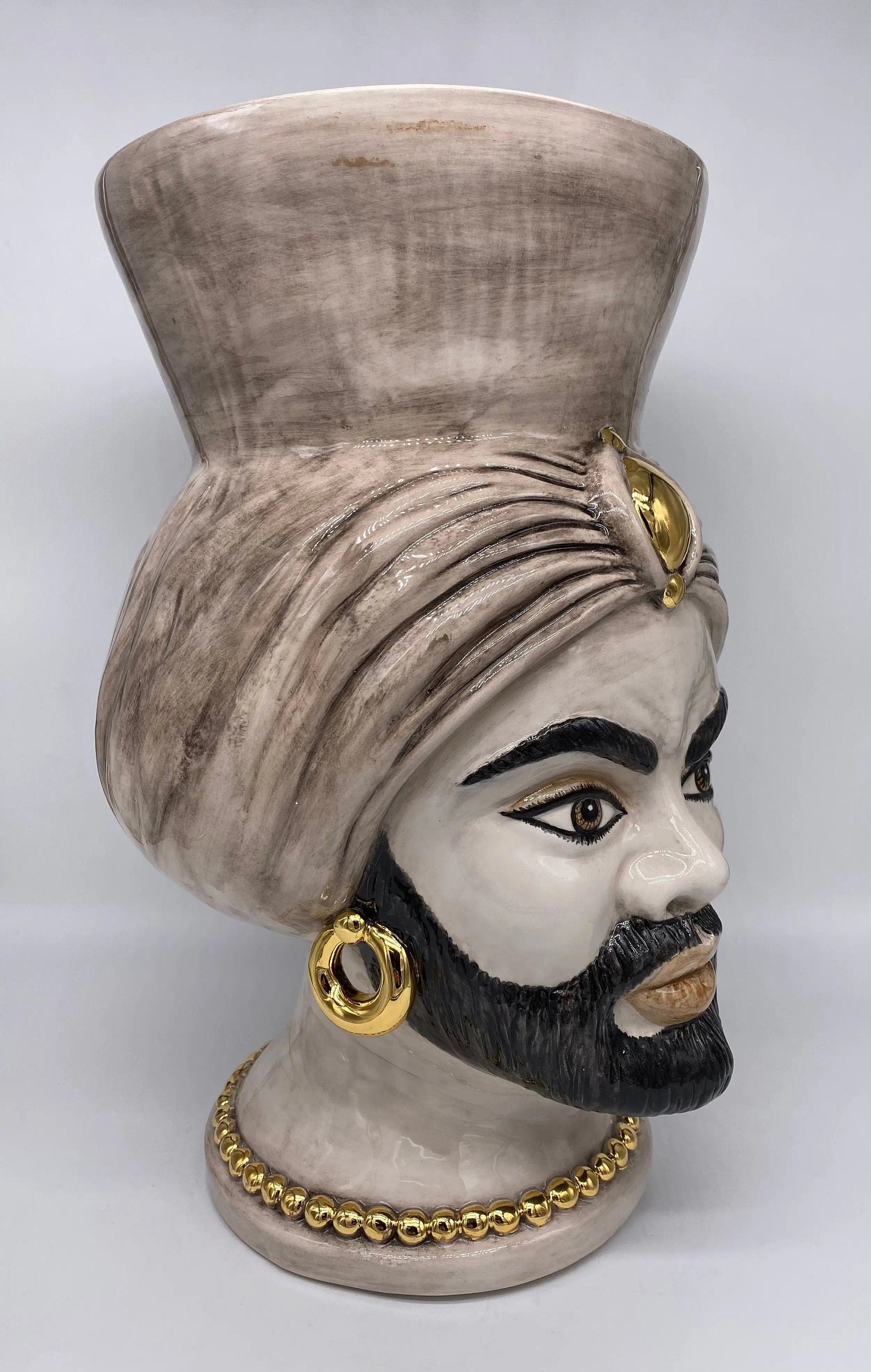 Teste di Moro Iris Ceramica Caltagirone cm H.40 L.23 Artigianale Écru Oro Zecchino DD CERAMICHE SICILIANE