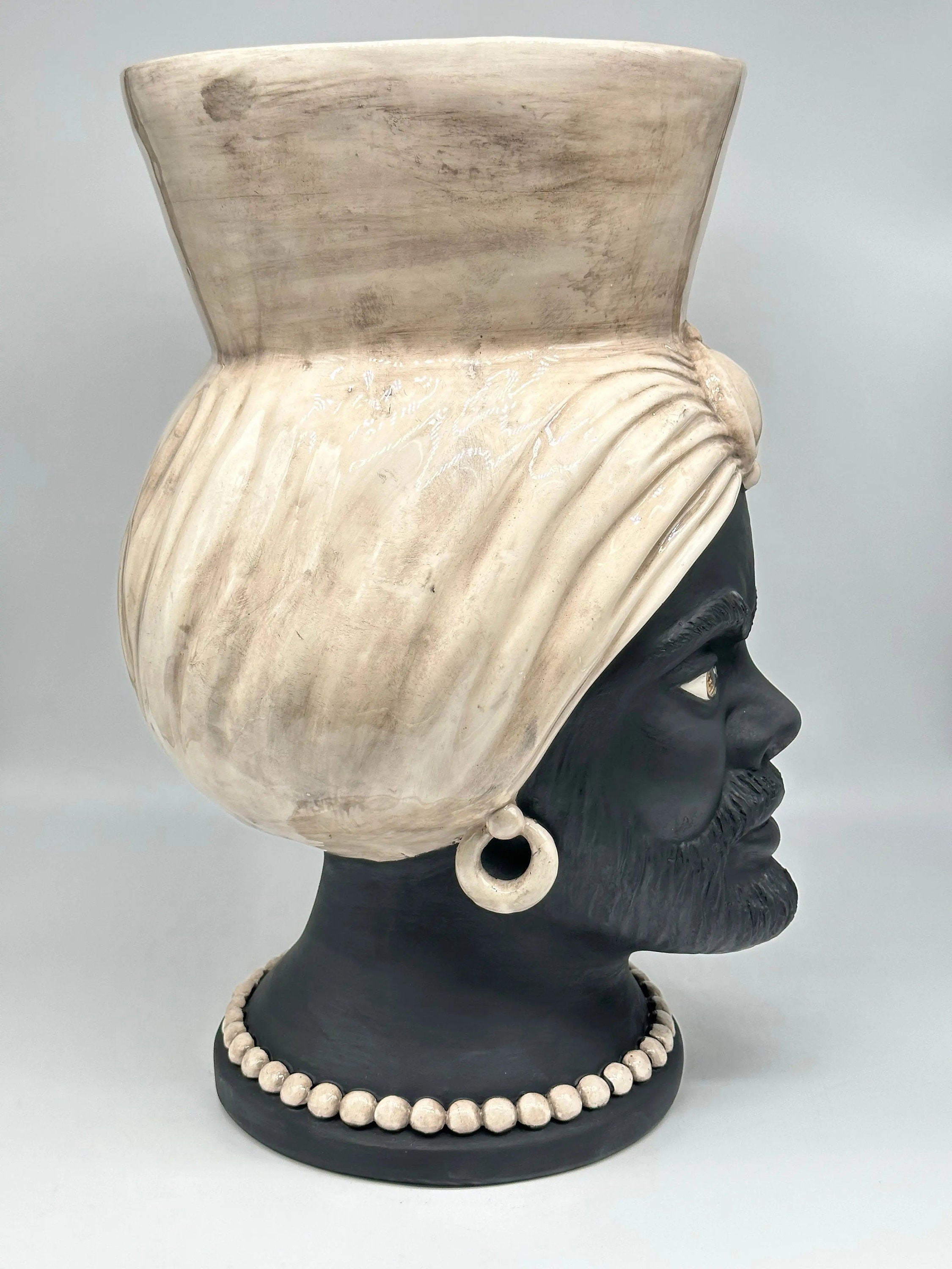 Teste di Moro Iris Ceramica Caltagirone cm H.40 L.23 Artigianale Écru Nero Opaco DD CERAMICHE SICILIANE