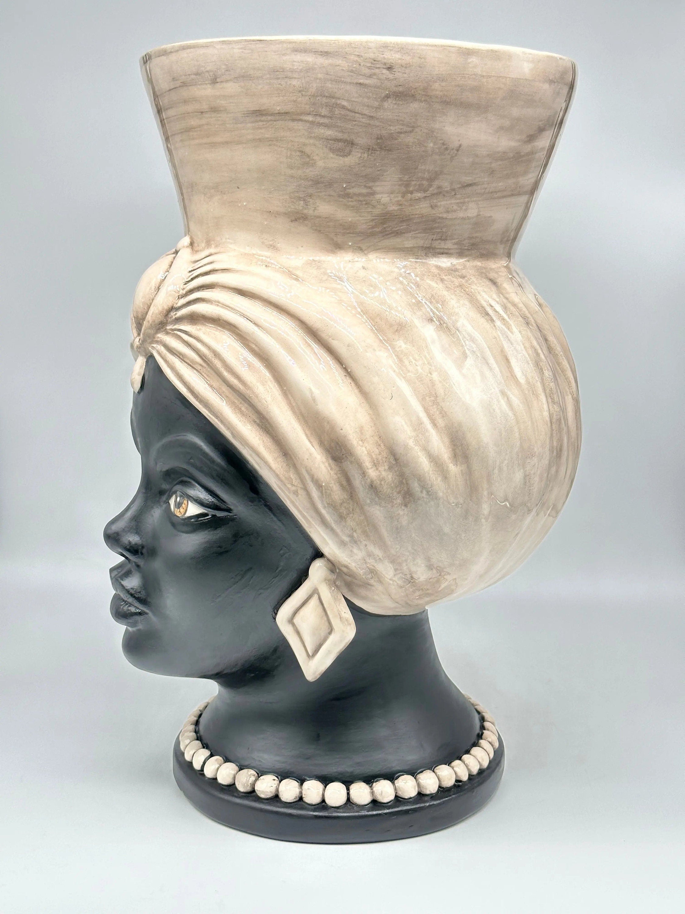 Teste di Moro Iris Ceramica Caltagirone cm H.40 L.23 Artigianale Écru Nero Opaco DD CERAMICHE SICILIANE