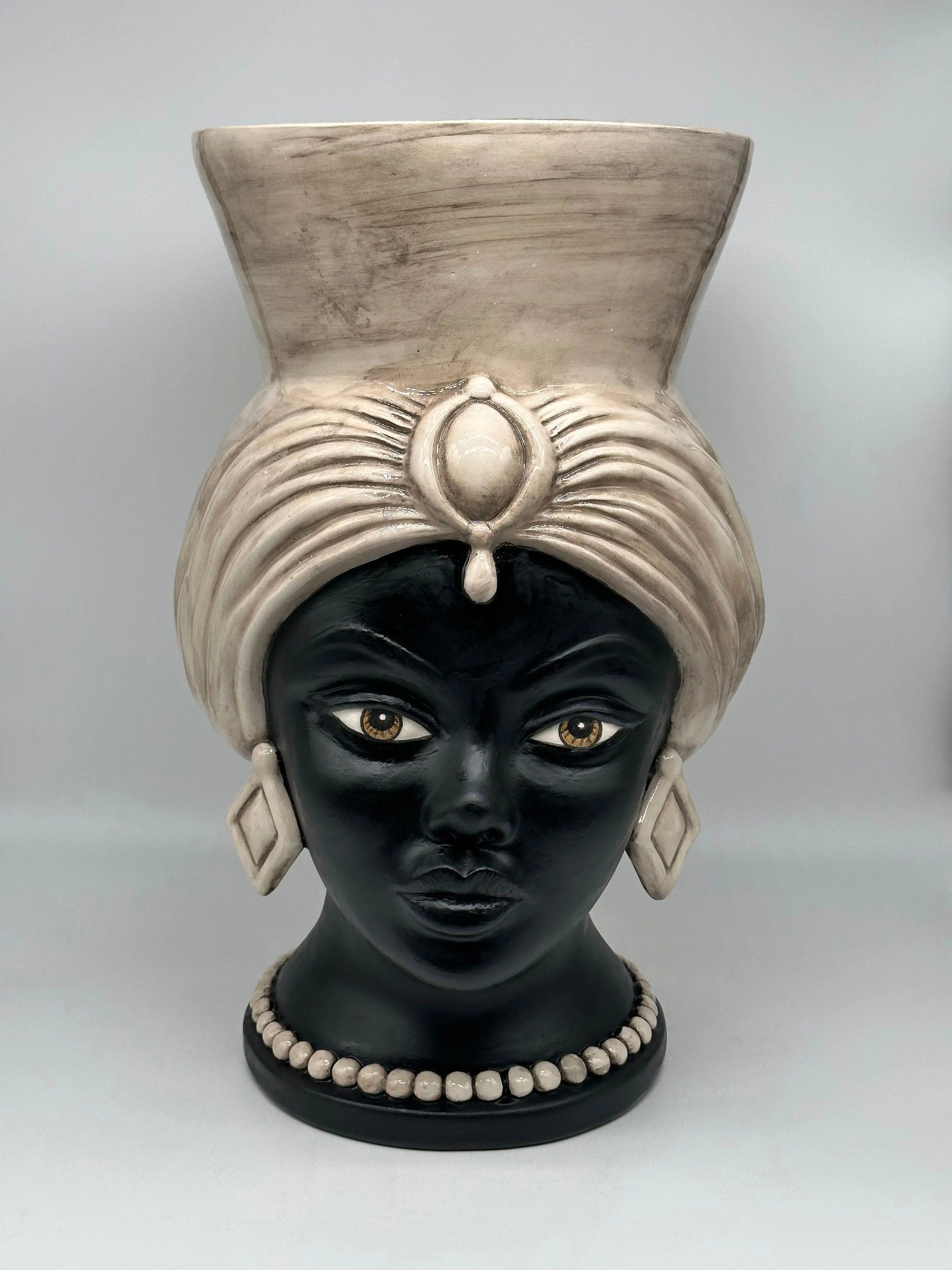 Teste di Moro Iris Ceramica Caltagirone cm H.40 L.23 Artigianale Écru Nero Opaco DD CERAMICHE SICILIANE