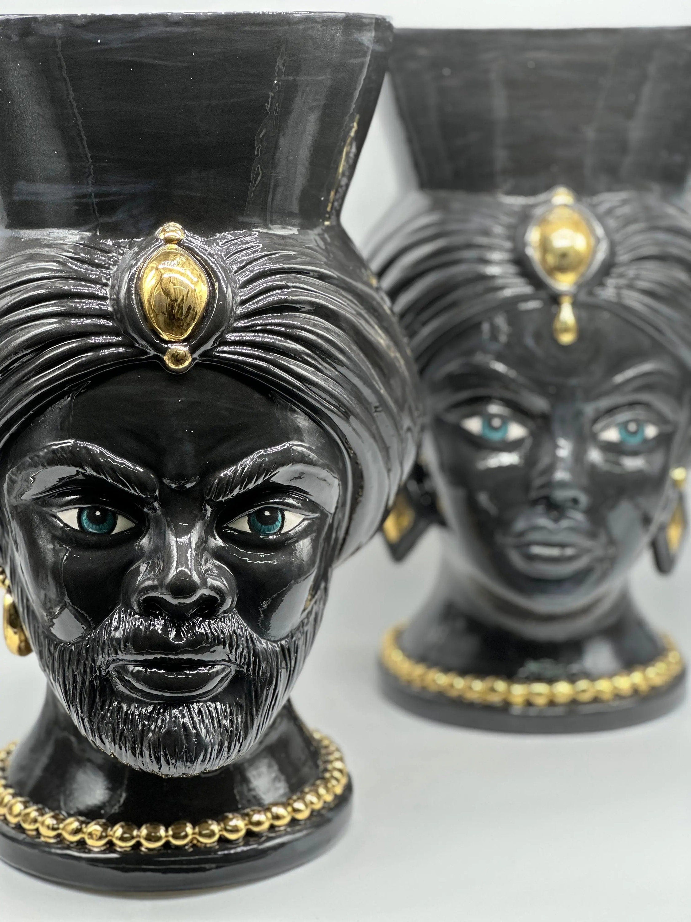 Teste di Moro Iris Ceramica Caltagirone cm H.40 L.23 Artigianale Nero Oro Zecchino DD CERAMICHE SICILIANE