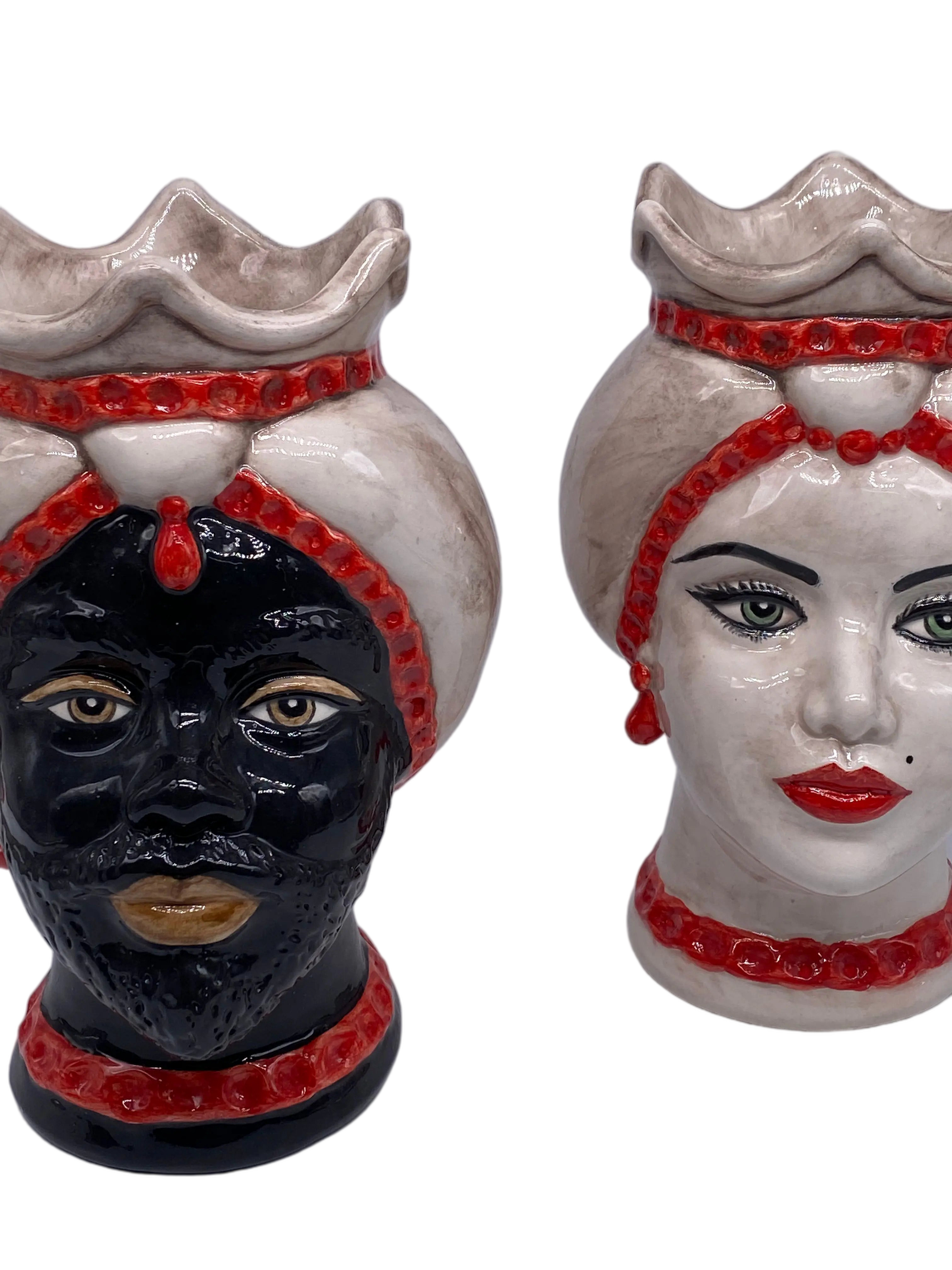 Teste di Moro Luis Ceramica Caltagirone cm H.22 L.15 Artigianale Turbante Liscio Écru Rosso DD CERAMICHE SICILIANE