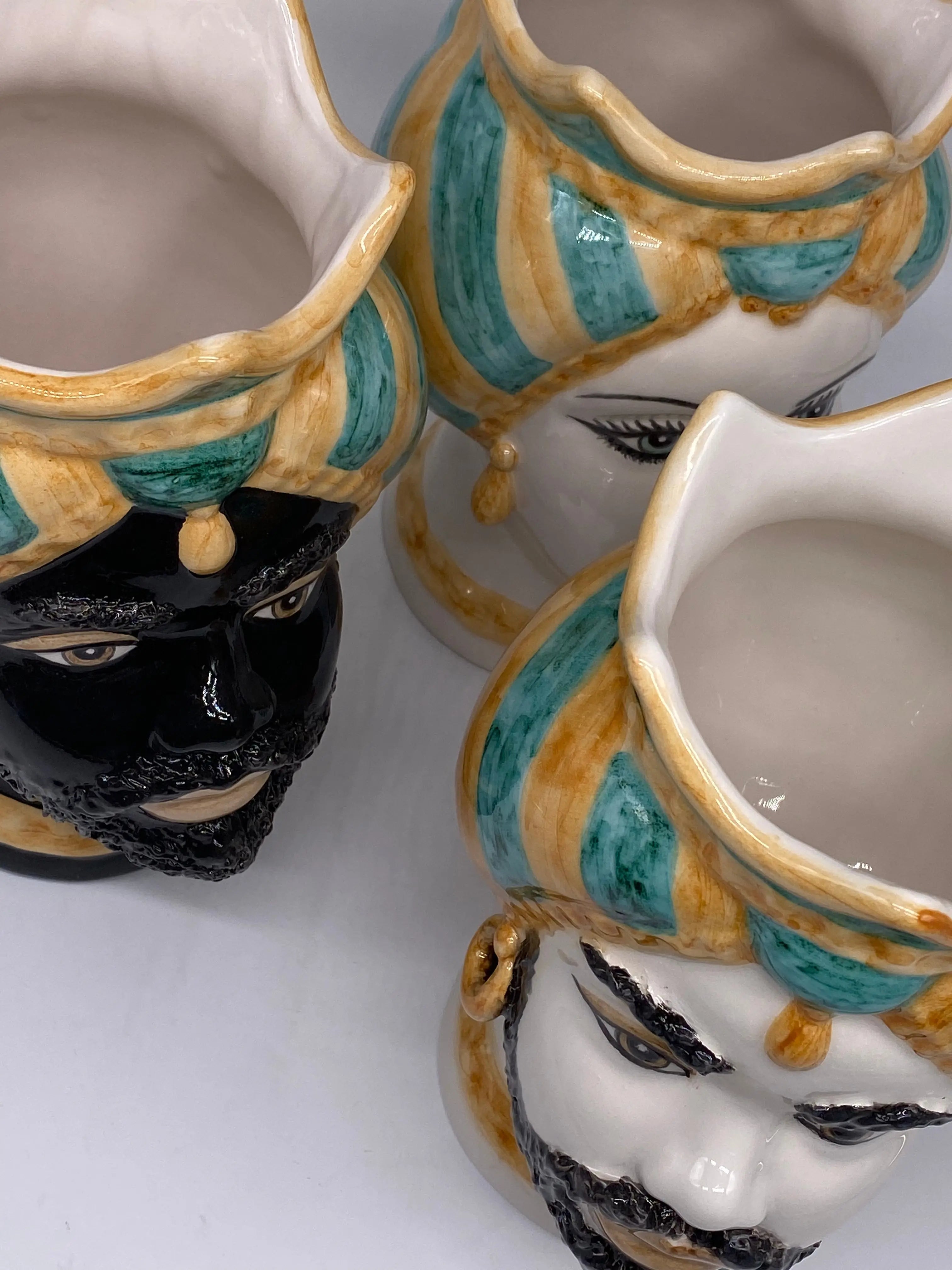 Teste di Moro Luis Ceramica Caltagirone cm H.22 L.15 Artigianale Turbante Liscio Ocra Verde DD CERAMICHE SICILIANE