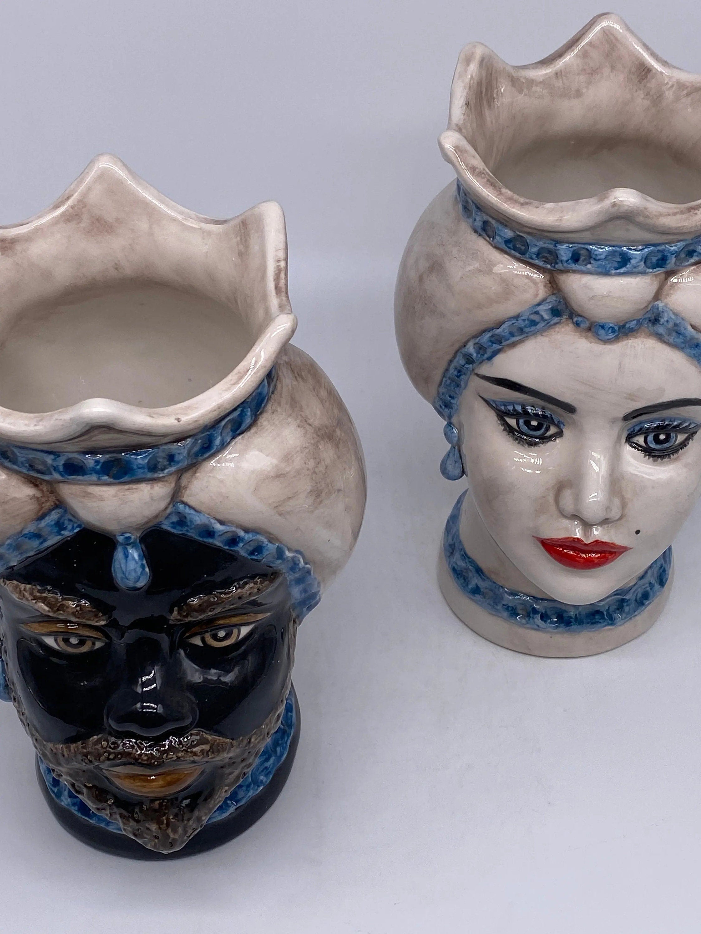 Teste di Moro Luis Ceramica Caltagirone cm H.22 L.15 Artigianale Turbante Liscio Écru Blu DD CERAMICHE SICILIANE