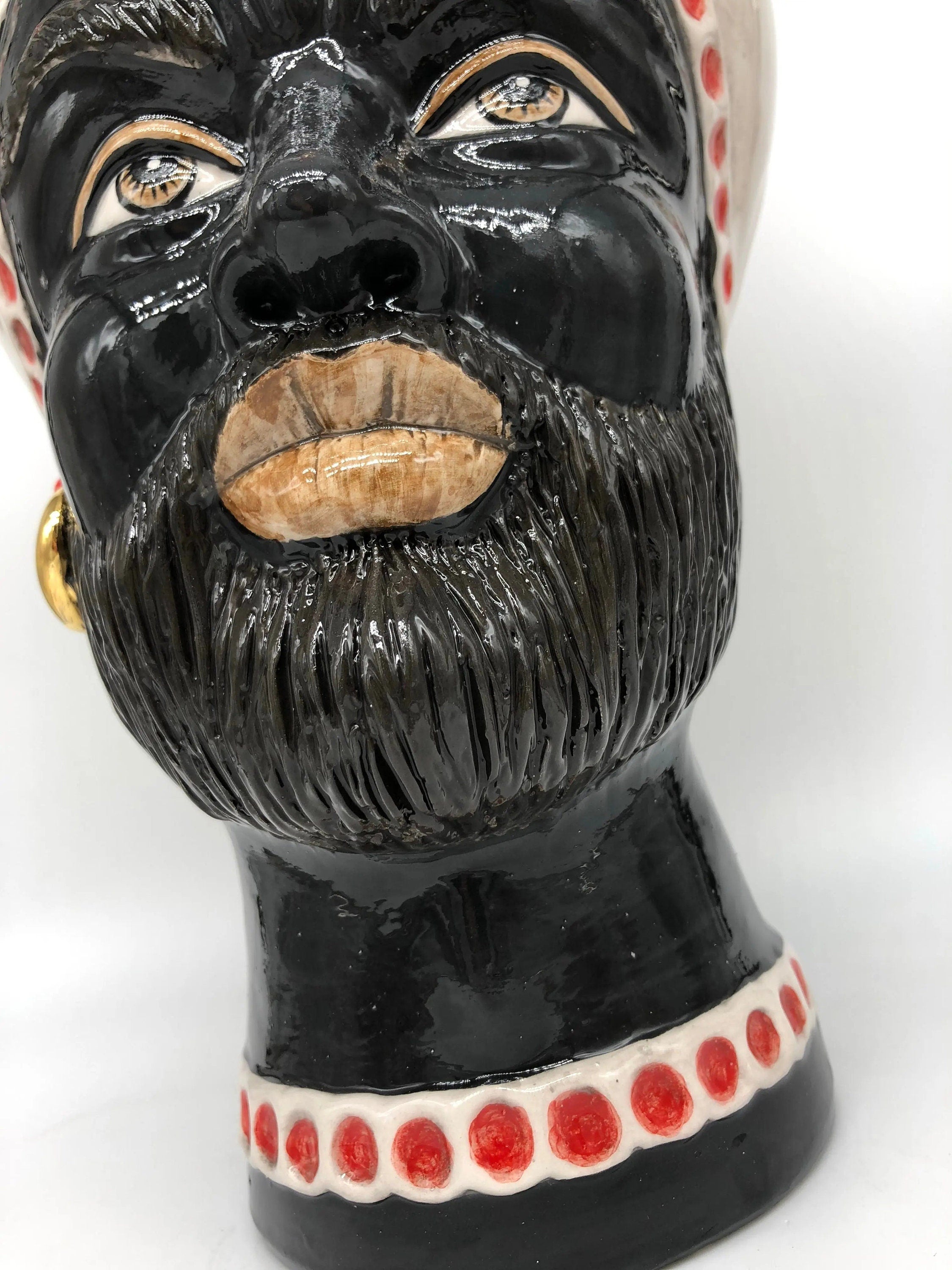 Teste di Moro Luis Ceramica Caltagirone cm H.44 L.23 Artigianale Turbante Liscio Écru Rosso Oro DD CERAMICHE SICILIANE