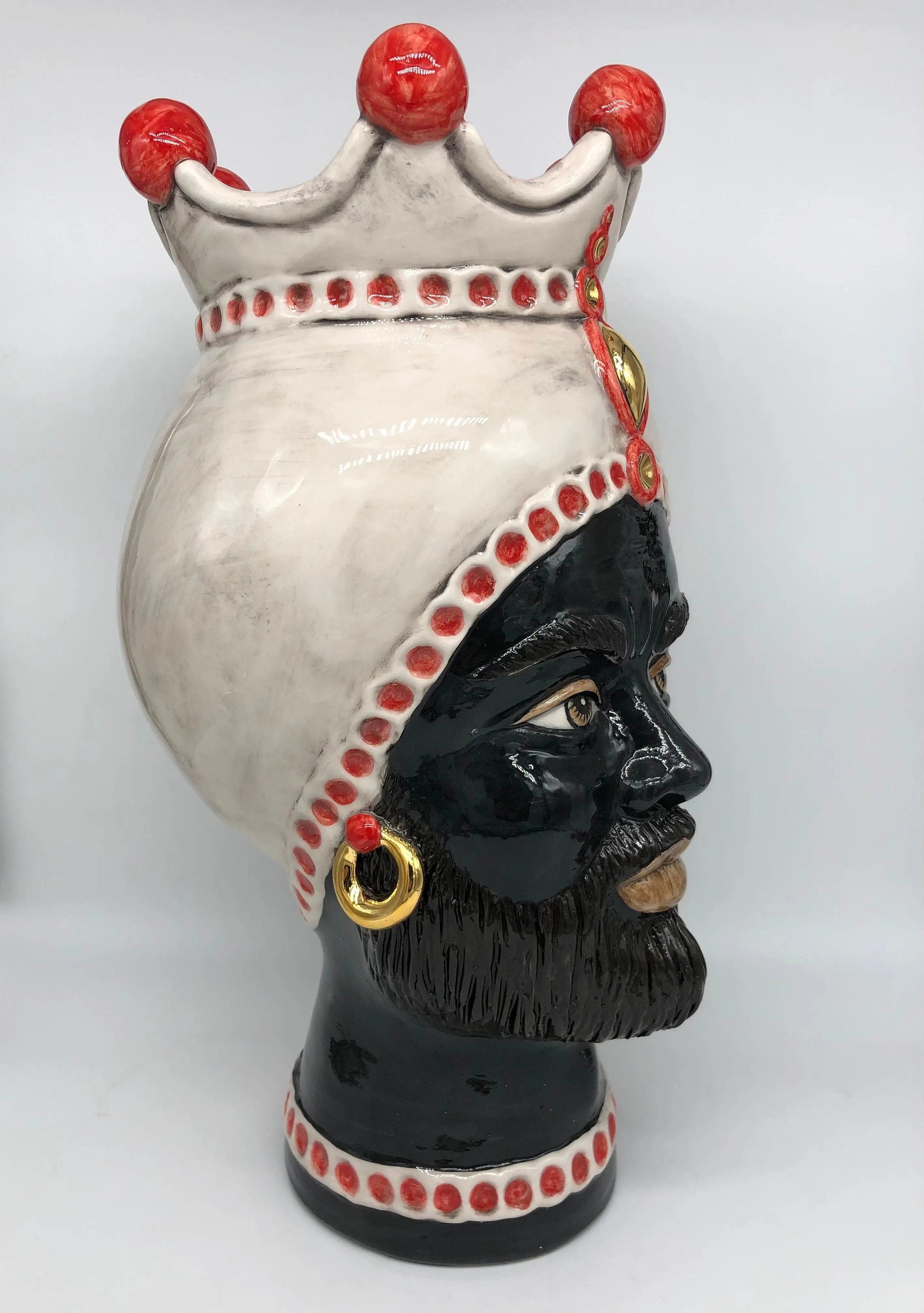 Teste di Moro Luis Ceramica Caltagirone cm H.44 L.23 Artigianale Turbante Liscio Écru Rosso Oro DD CERAMICHE SICILIANE