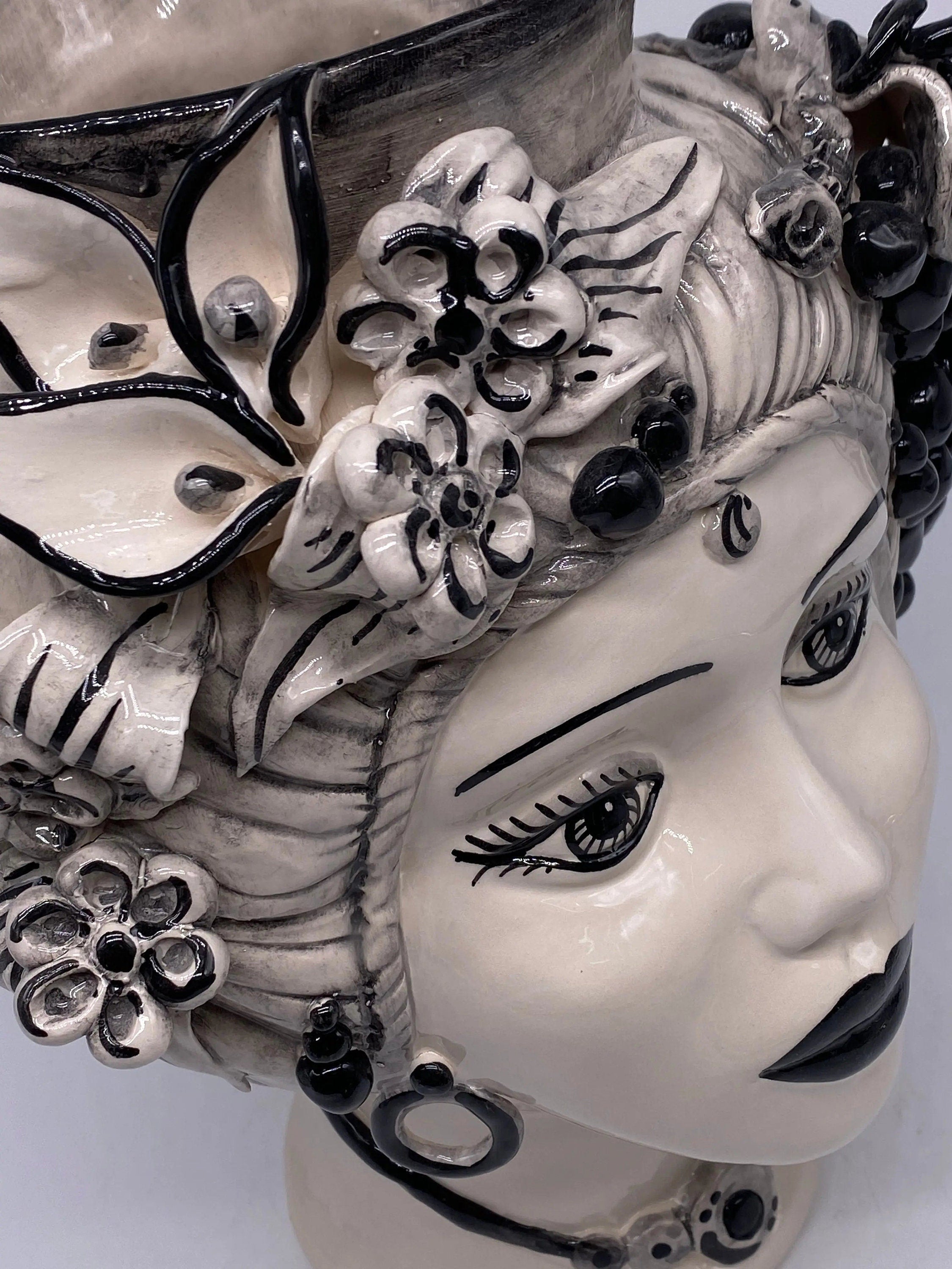 Teste di Moro Mediterraneo Ceramica Caltagirone cm H.29 L.22 Artigianale Bicolore Nero DD CERAMICHE SICILIANE