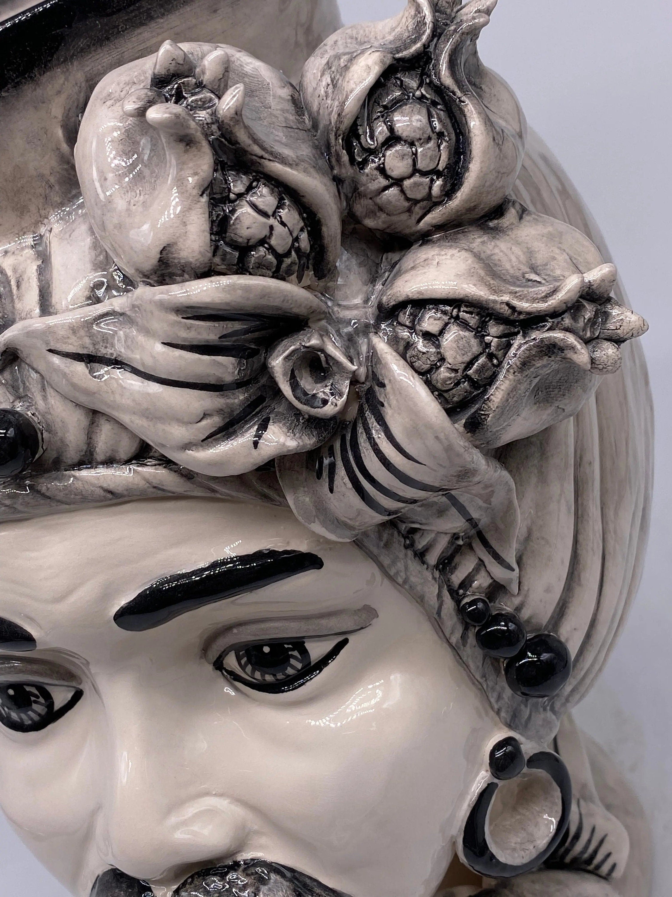 Teste di Moro Mediterraneo Ceramica Caltagirone cm H.29 L.22 Artigianale Bicolore Nero DD CERAMICHE SICILIANE