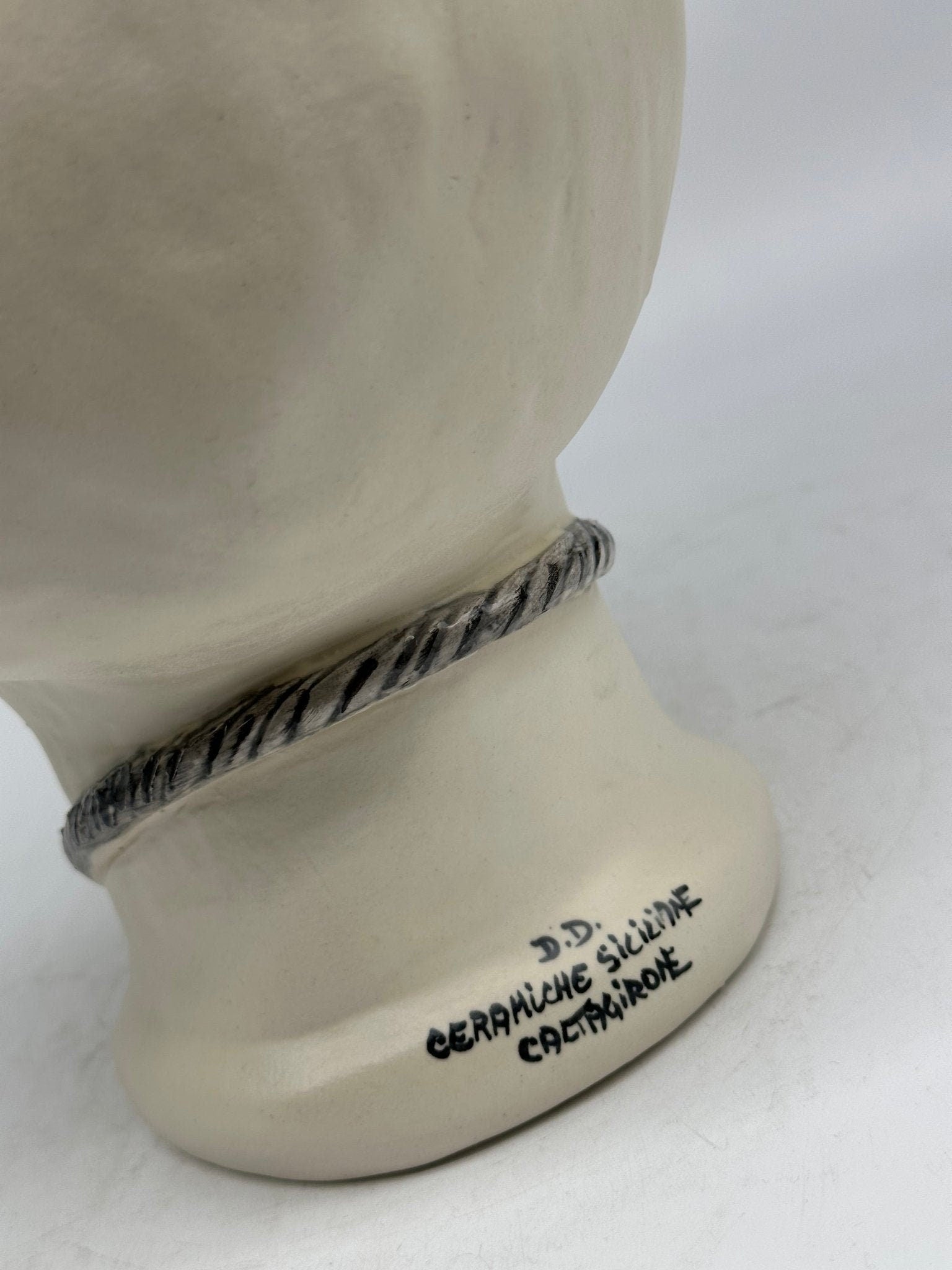 Teste di Moro Mediterraneo Ceramica Caltagirone cm H.29 L.22 Artigianale Bianco Opaco - DD CERAMICHE SICILIANE