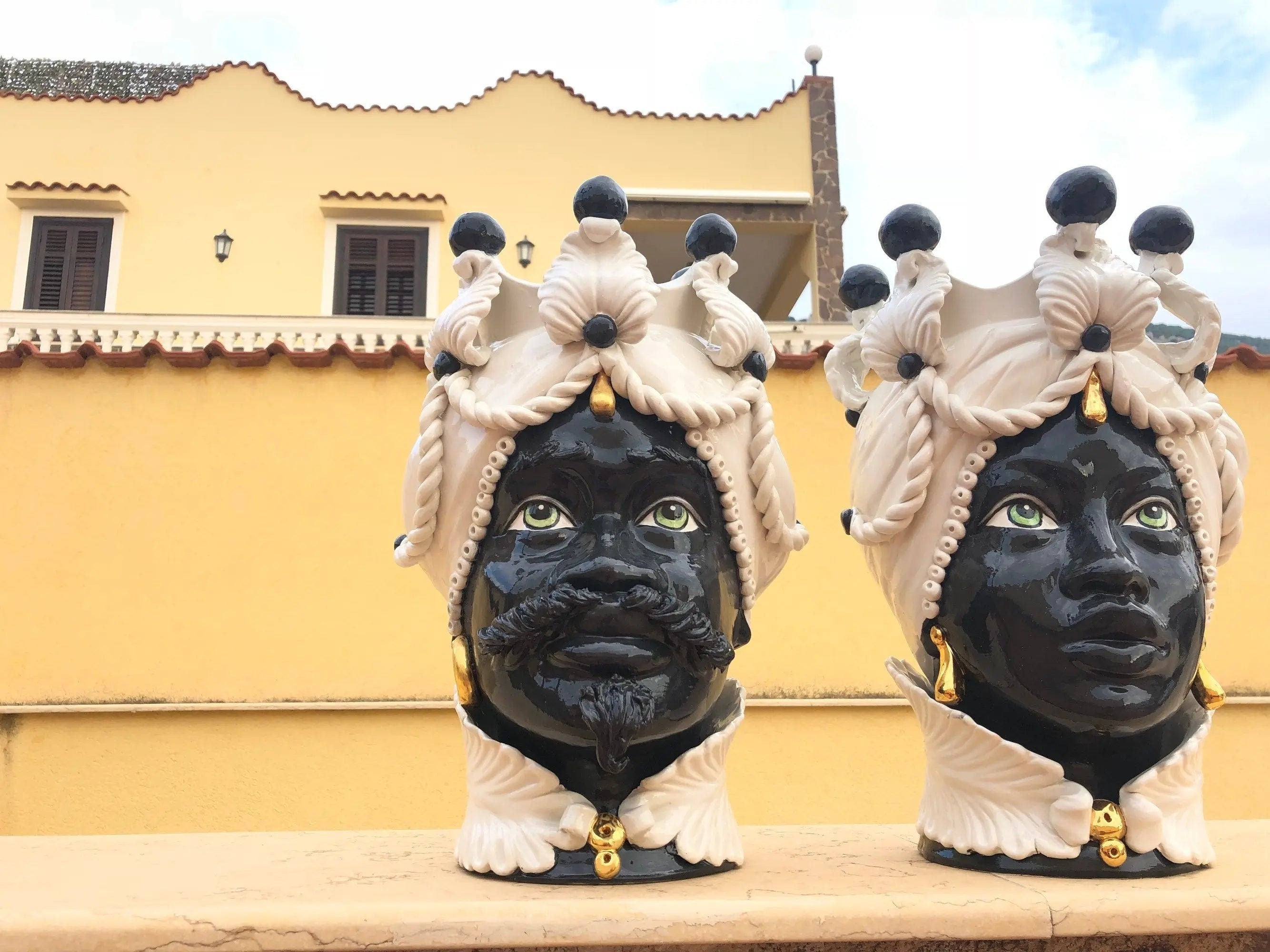 Teste di Moro Zefiro Ceramica Caltagirone cm H.43 L.26 Artigianale Bianco Nero Oro DD CERAMICHE SICILIANE