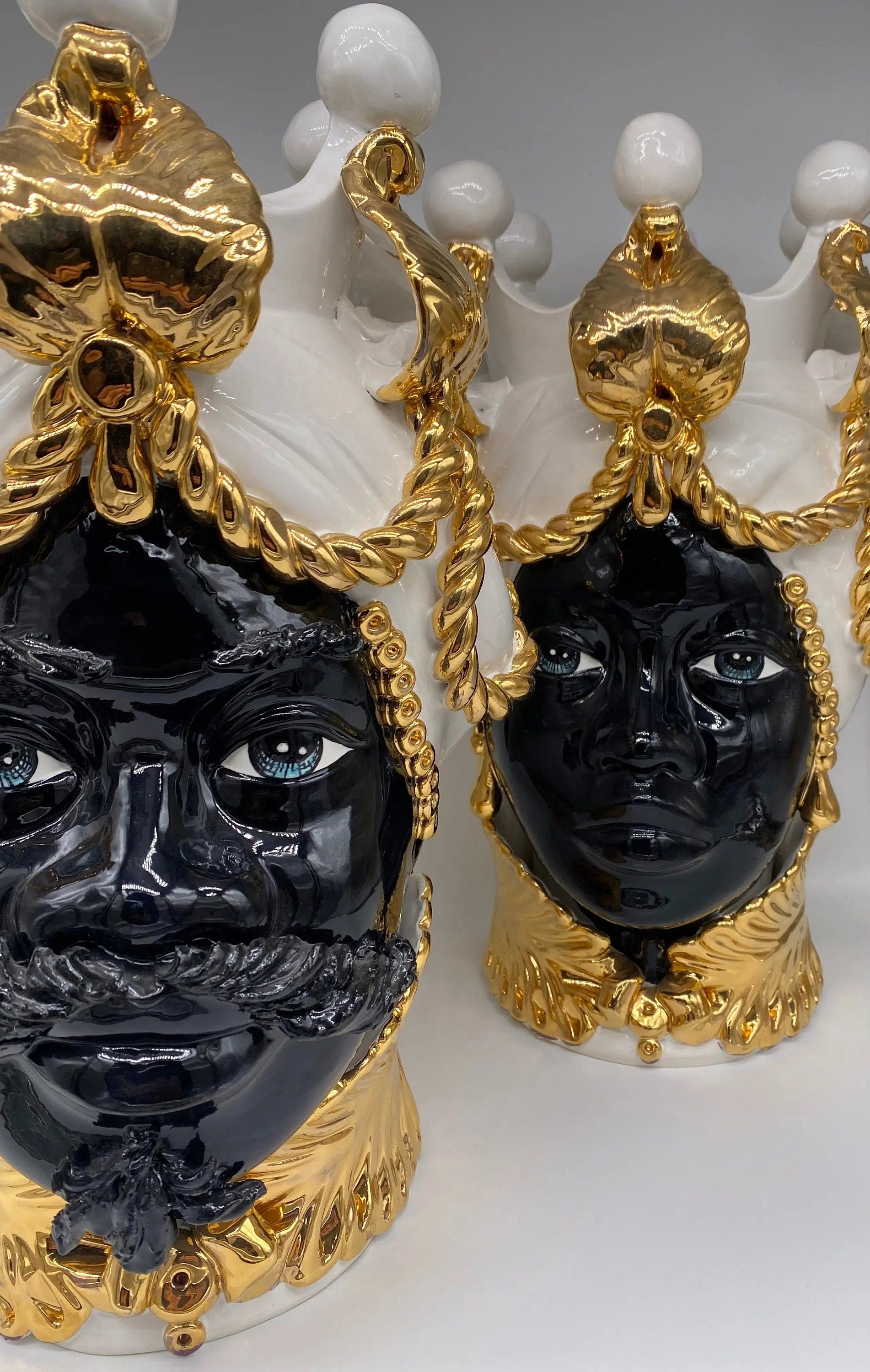 Teste di Moro Zefiro Ceramica Caltagirone cm H.43 L.26 Artigianale Bianco Oro Viso Scuro DD CERAMICHE SICILIANE