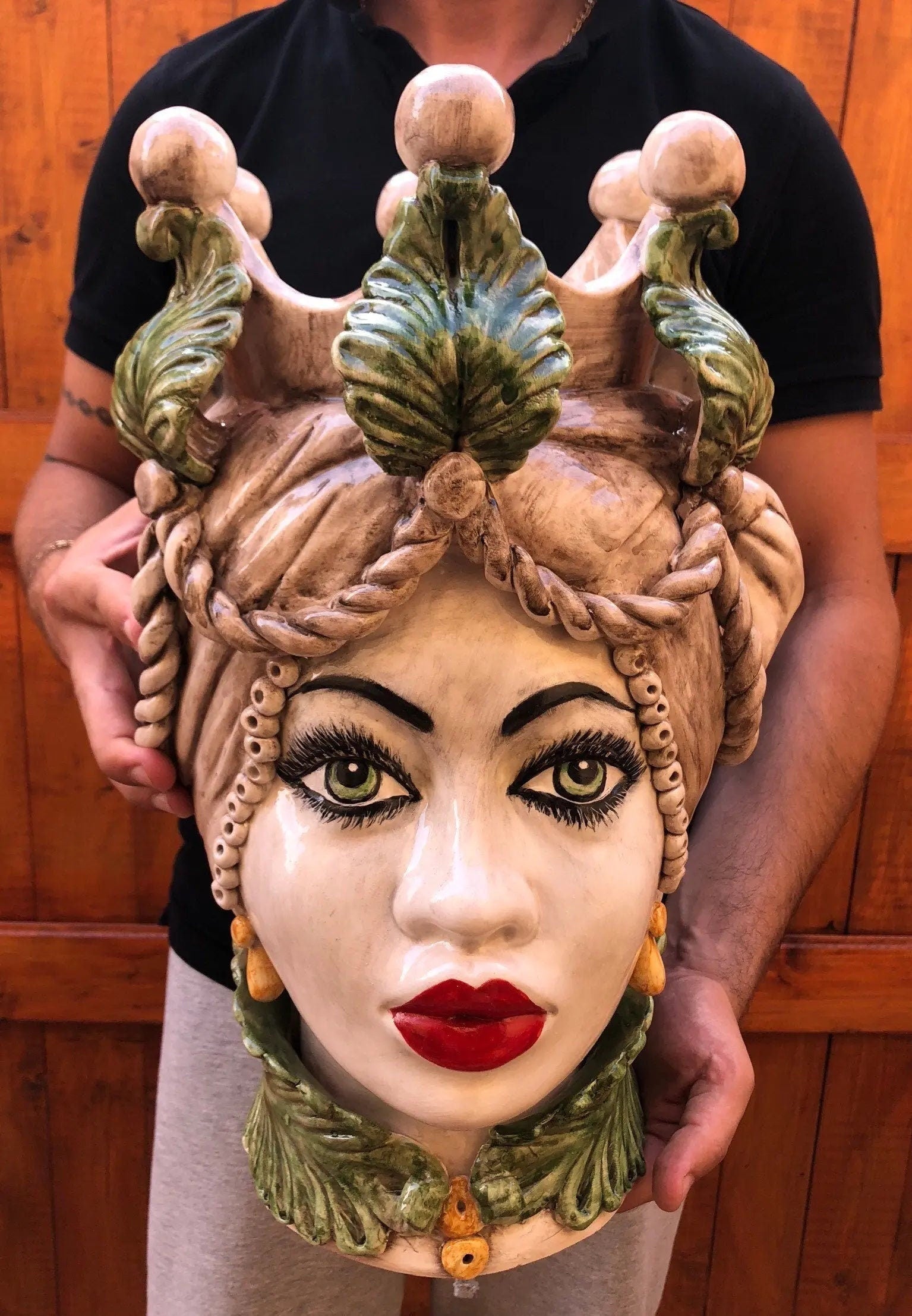 Teste di Moro Zefiro Ceramica Caltagirone cm H.43 L.26 Artigianale Écru Foglie Verde DD CERAMICHE SICILIANE