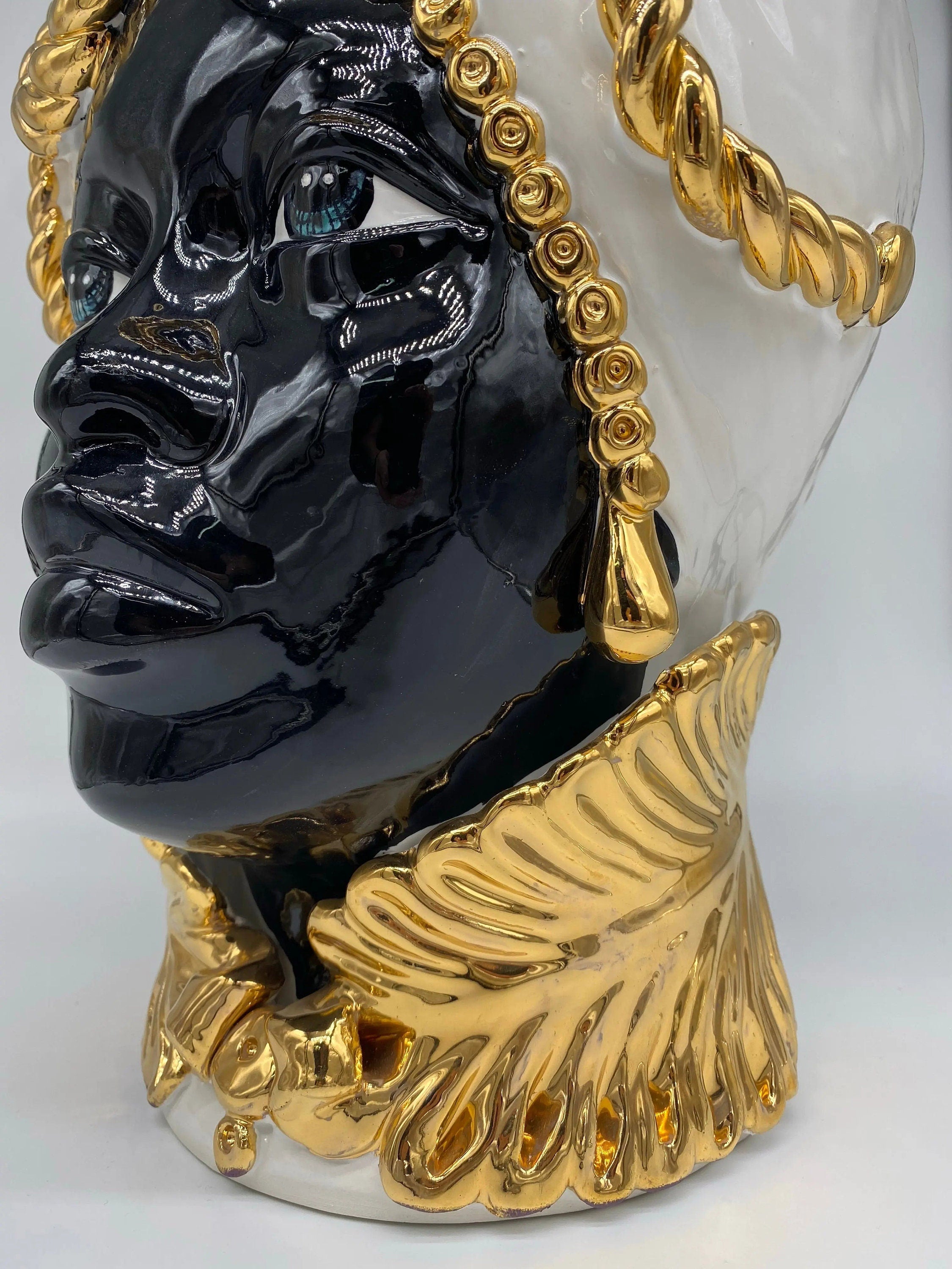 Teste di Moro Zefiro Ceramica Caltagirone cm H.43 L.26 Artigianale Bianco Oro Viso Scuro DD CERAMICHE SICILIANE