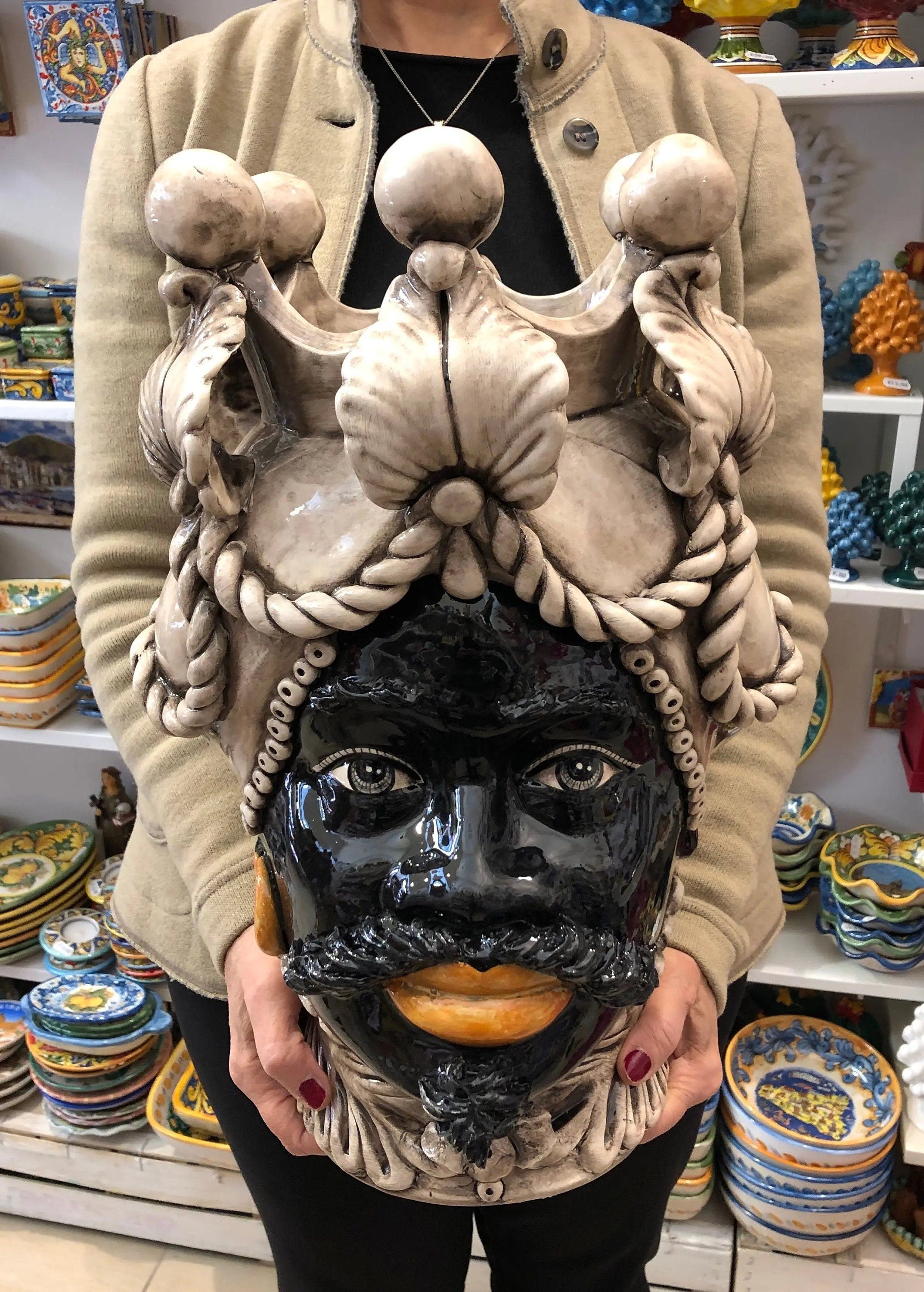 Teste di Moro Zefiro Ceramica Caltagirone cm H.43 L.26 Artigianale Invecchiato Écru DD CERAMICHE SICILIANE