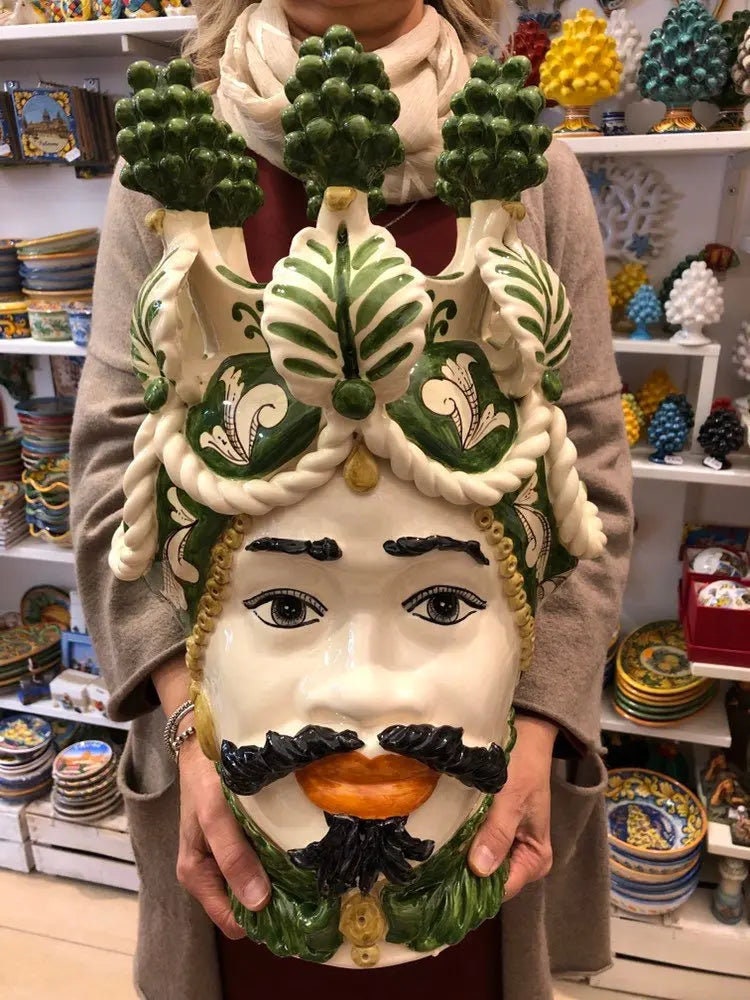 Teste di Moro Zefiro Corona Pigne Ceramica Caltagirone cm H.48 L.28 Artigianale Verde DD CERAMICHE SICILIANE