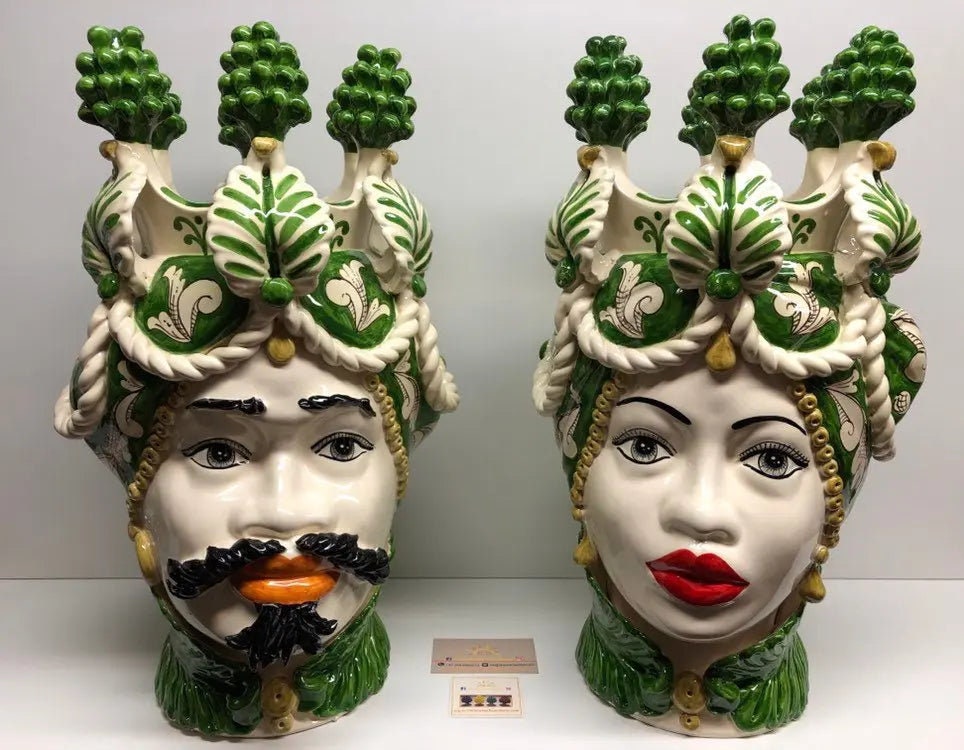 Teste di Moro Zefiro Corona Pigne Ceramica Caltagirone cm H.48 L.28 Artigianale Verde DD CERAMICHE SICILIANE