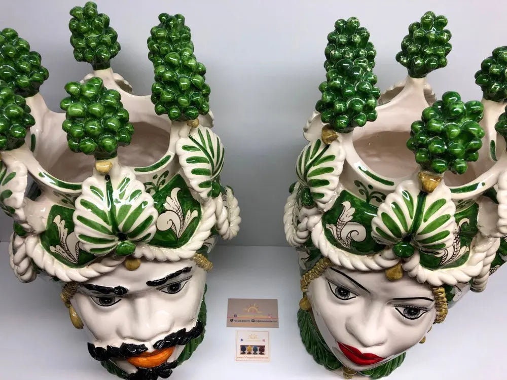 Teste di Moro Zefiro Corona Pigne Ceramica Caltagirone cm H.48 L.28 Artigianale Verde DD CERAMICHE SICILIANE