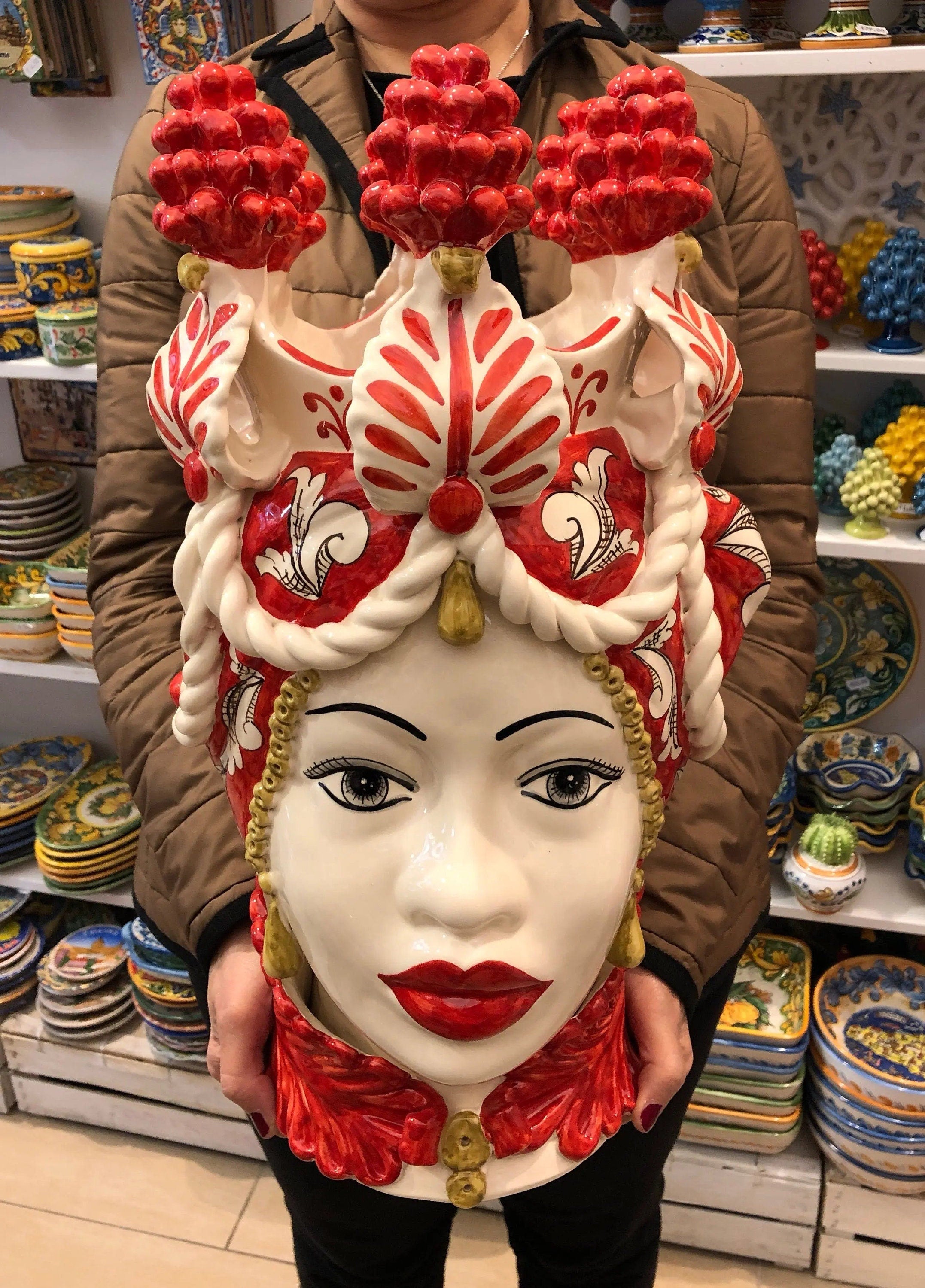 Teste di Moro Zefiro Corona Pigne Ceramica Caltagirone cm H.48 L.28 Artigianale Rosso DD CERAMICHE SICILIANE