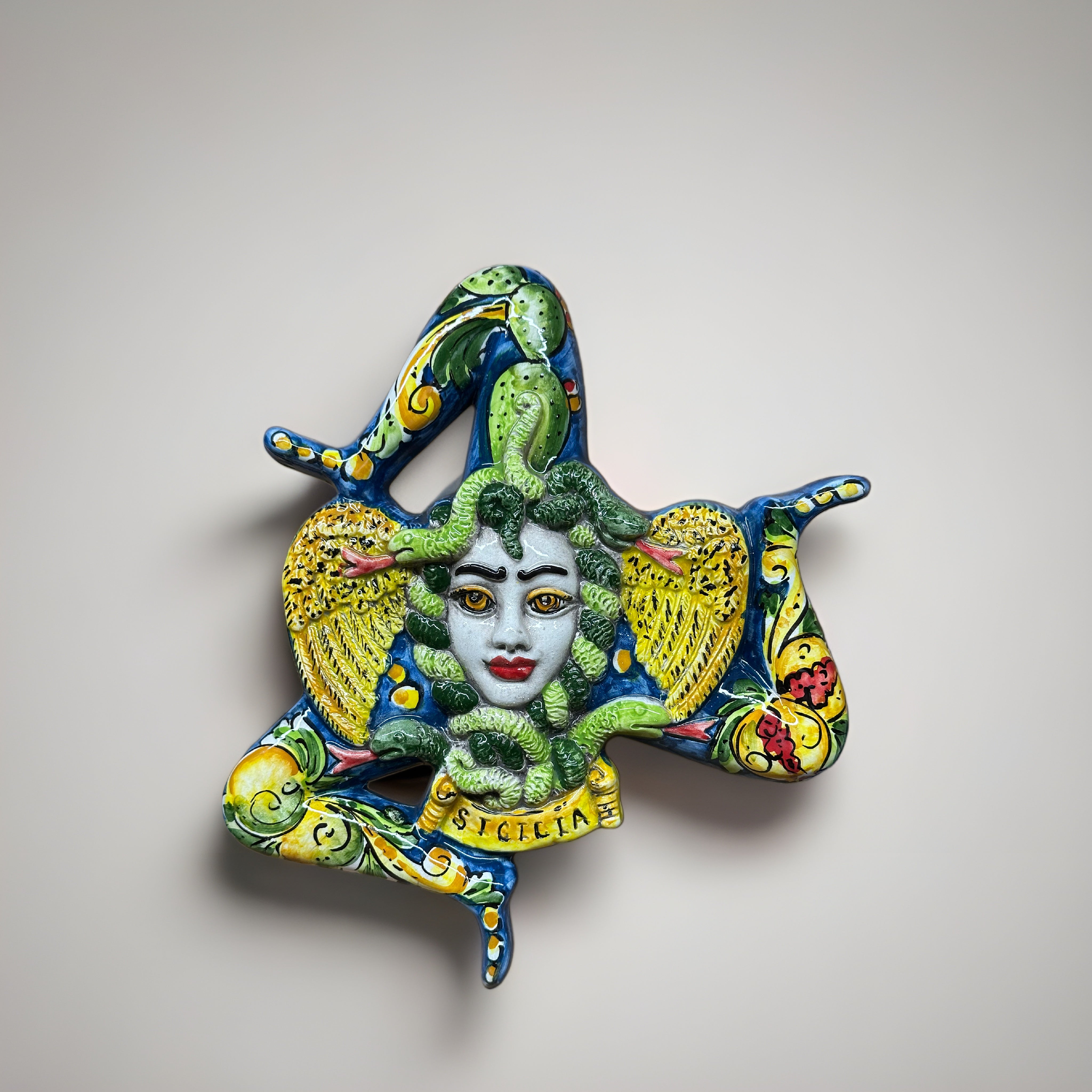 Trinacria Decorata Blu cm H.27 Ceramica Caltagirone fatto a mano - OGGETTISTICA