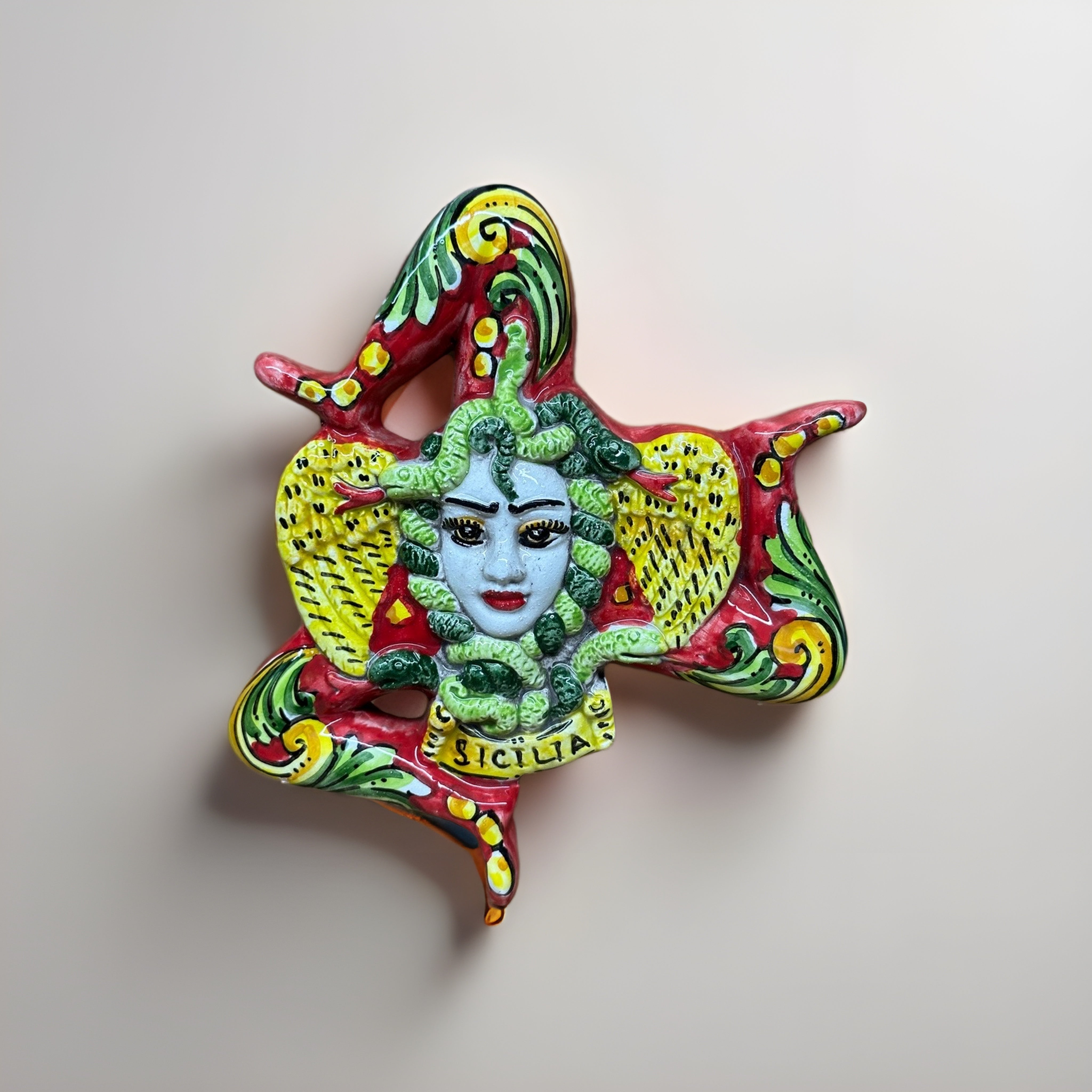 Trinacria Decorata Rosso cm H.17 Ceramica Caltagirone fatto a mano - OGGETTISTICA