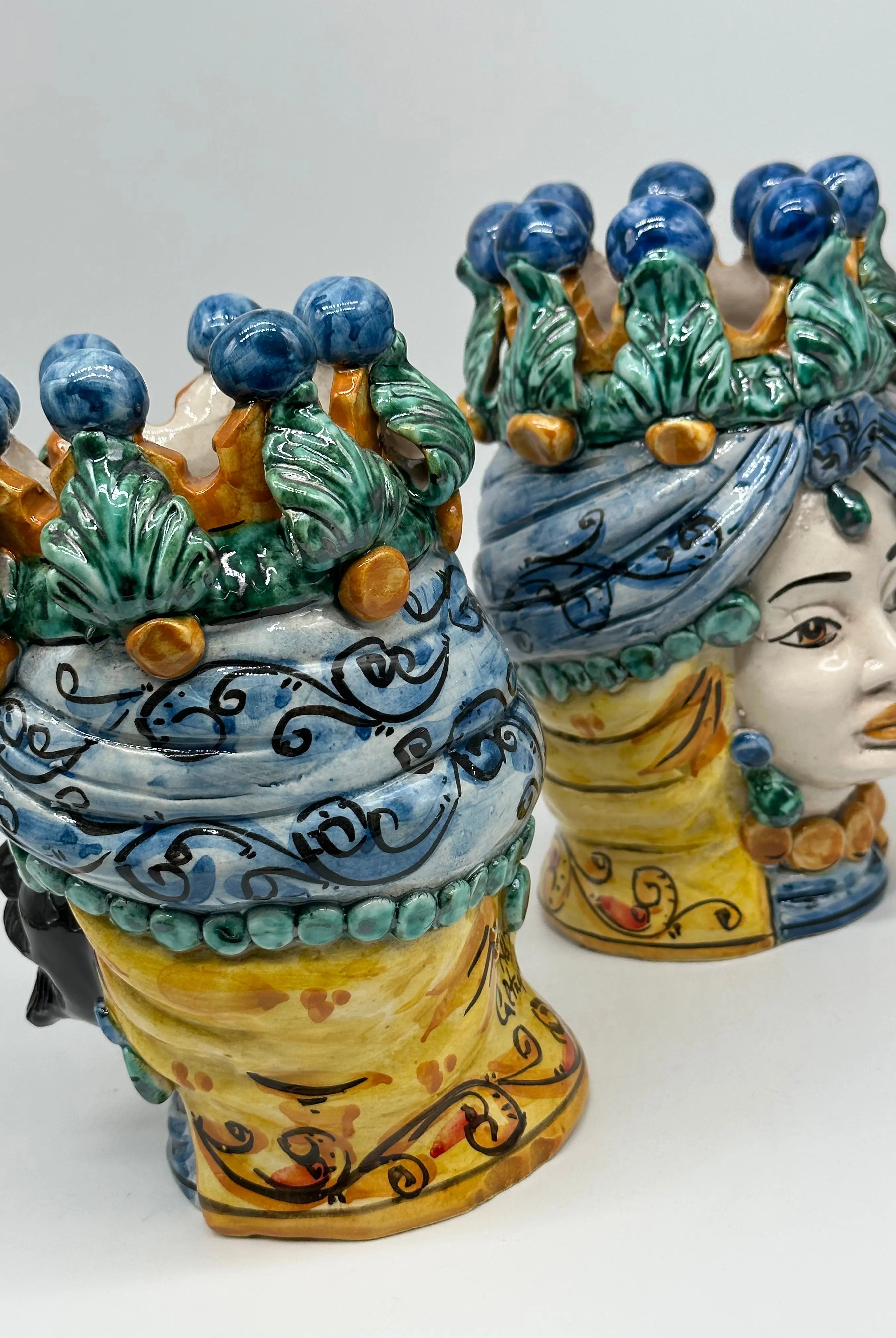 Coppia Teste di Moro Seicento Ceramica Caltagirone cm H.20 L.12 Artigianale VARI COLORI DD CERAMICHE SICILIANE