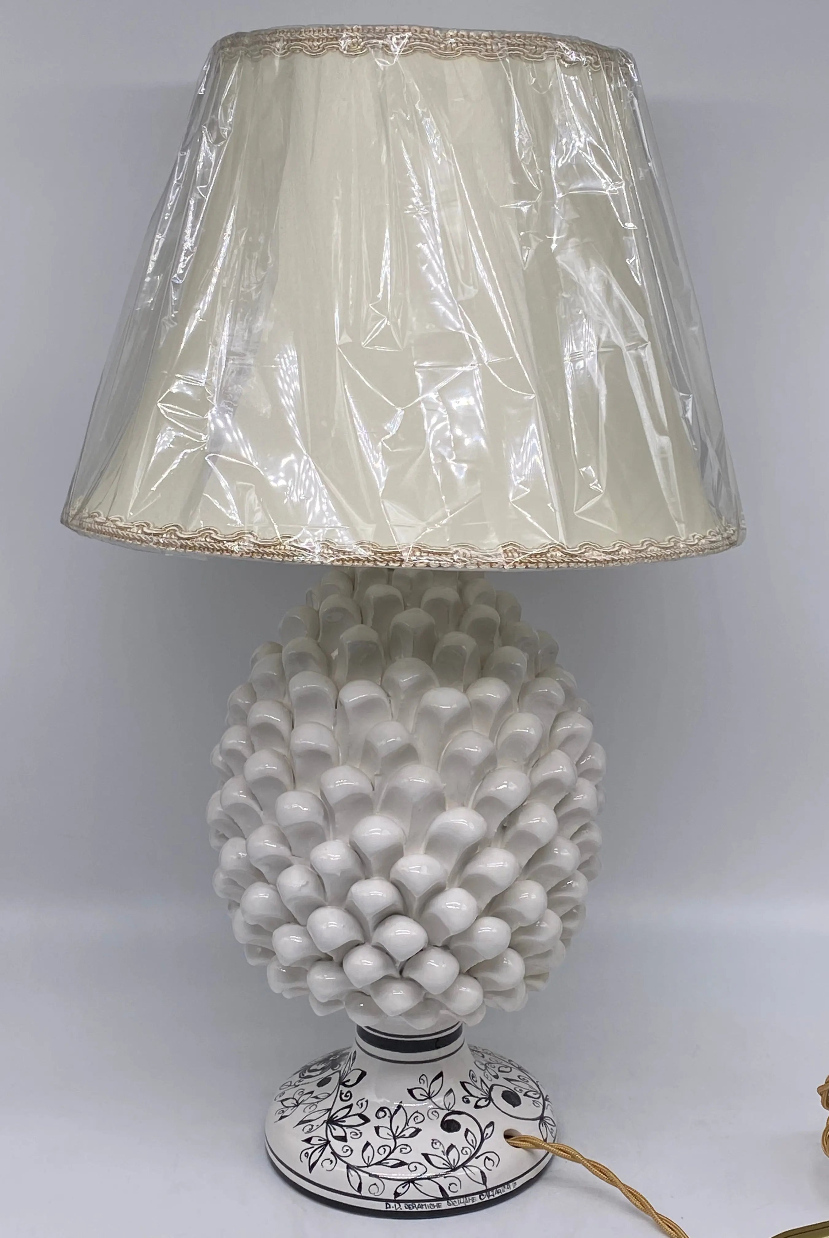 Lampada Pigna Ceramica Caltagirone cm H.30 Artigianale Bianco Base Decorata DD CERAMICHE SICILIANE