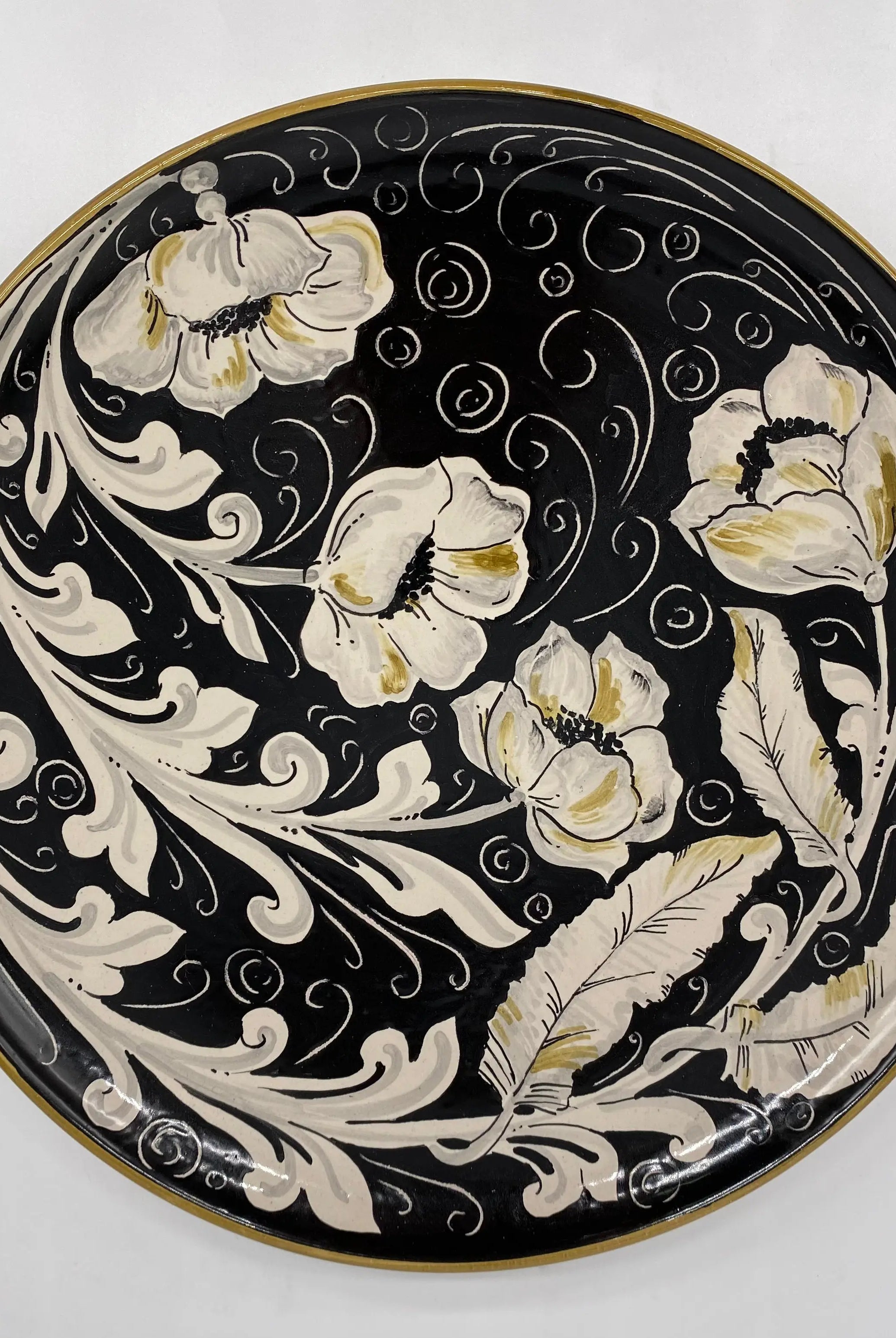 Piatto Decorativo dipinto a mano diametro cm 30 Decoro “Venus” Ocra DD CERAMICHE SICILIANE