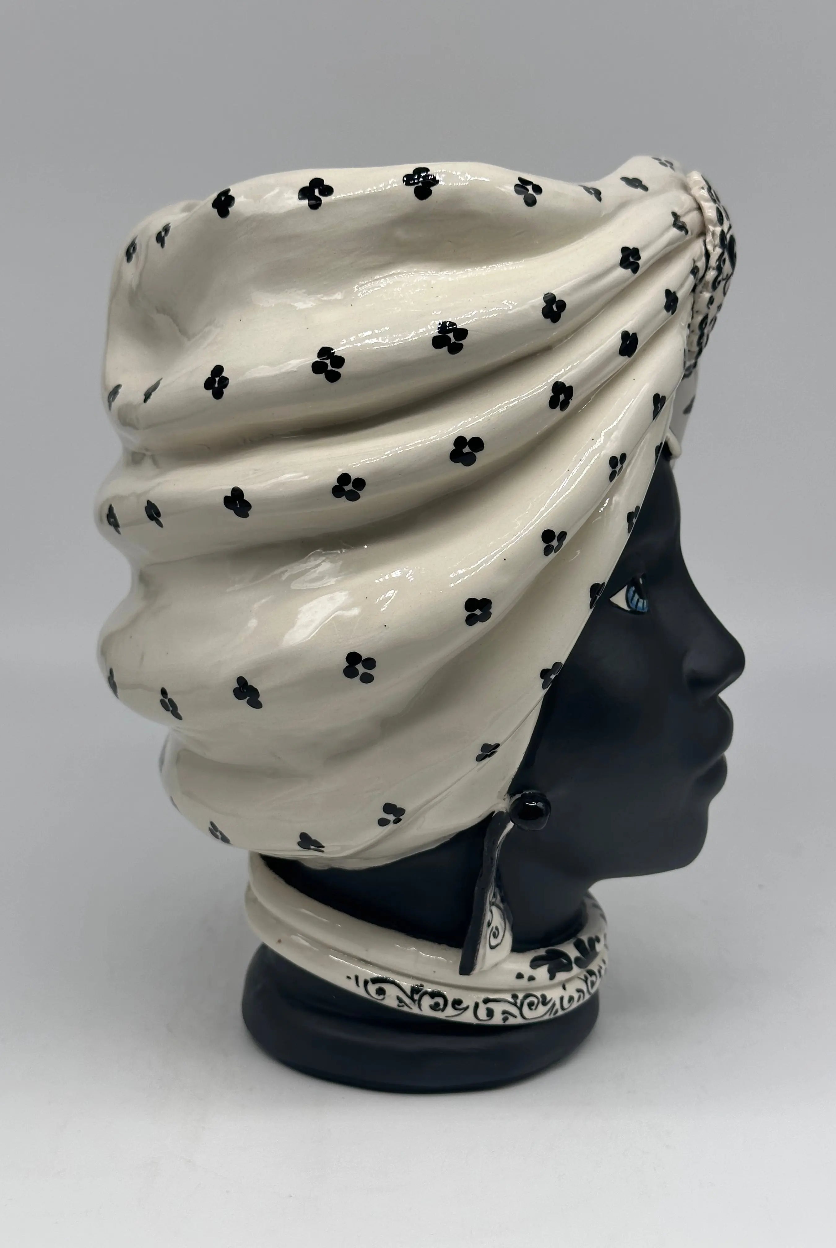 Teste di Moro Atena Ceramica Caltagirone cm H.24 L.18 Artigianale Bianco Pois Nero Opaco DD CERAMICHE SICILIANE