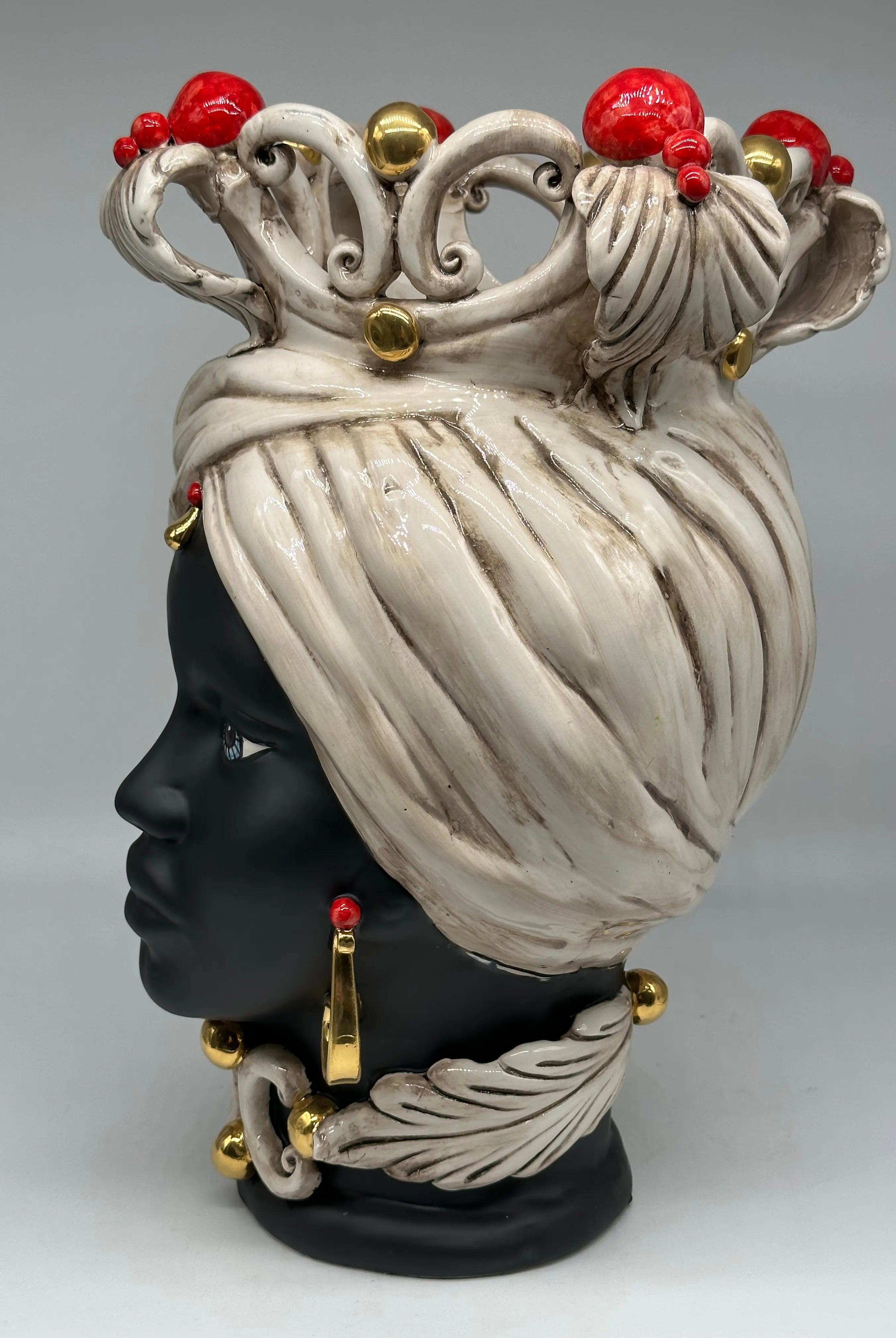 Teste di Moro Diana Ceramica Caltagirone cm H.40 L.25 Artigianale Écru Oro Sfere Rosso DD CERAMICHE SICILIANE