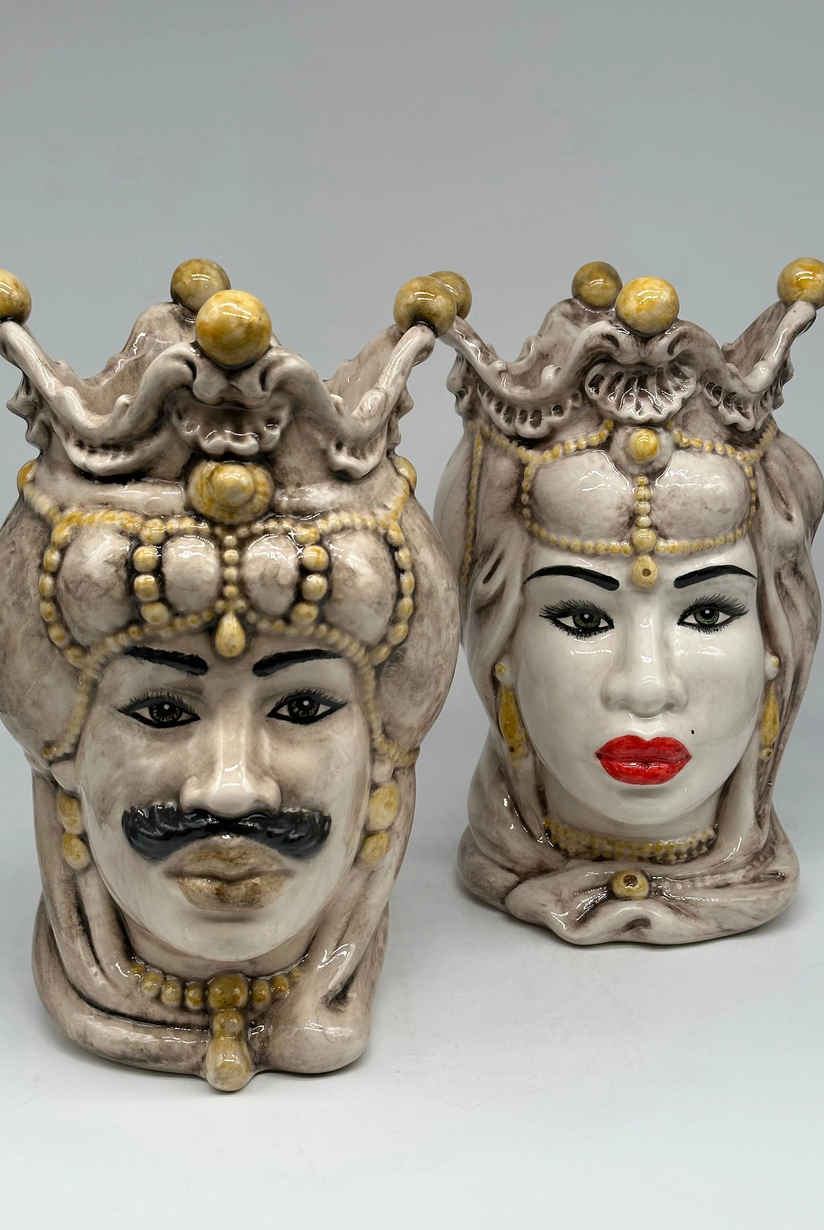 Teste di Moro Emiro Ceramica Caltagirone cm H.30 L.18 Artigianale Écru Sfere Giallo DD CERAMICHE SICILIANE