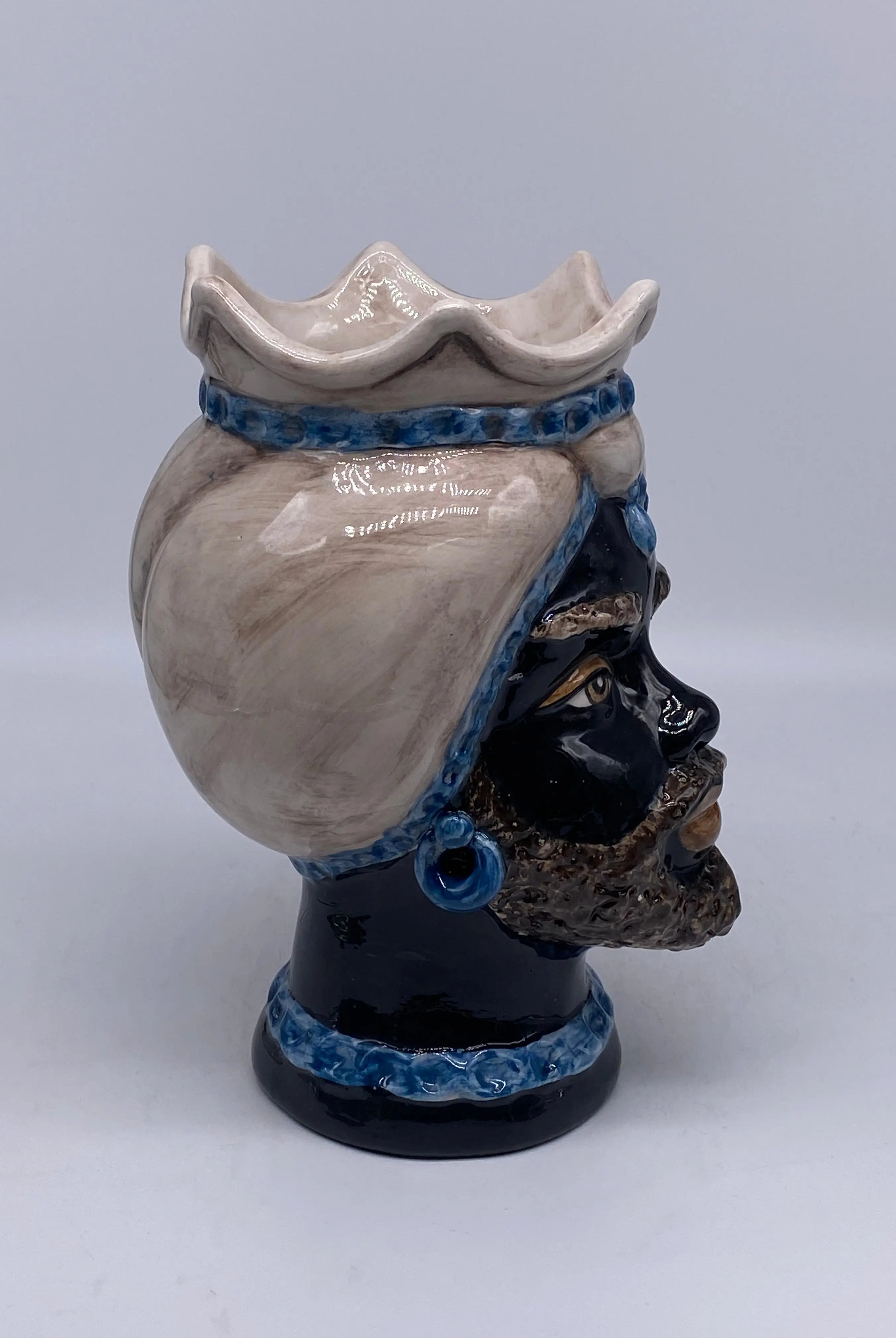 Teste di Moro Luis Ceramica Caltagirone cm H.22 L.15 Artigianale Turbante Liscio Écru Blu DD CERAMICHE SICILIANE