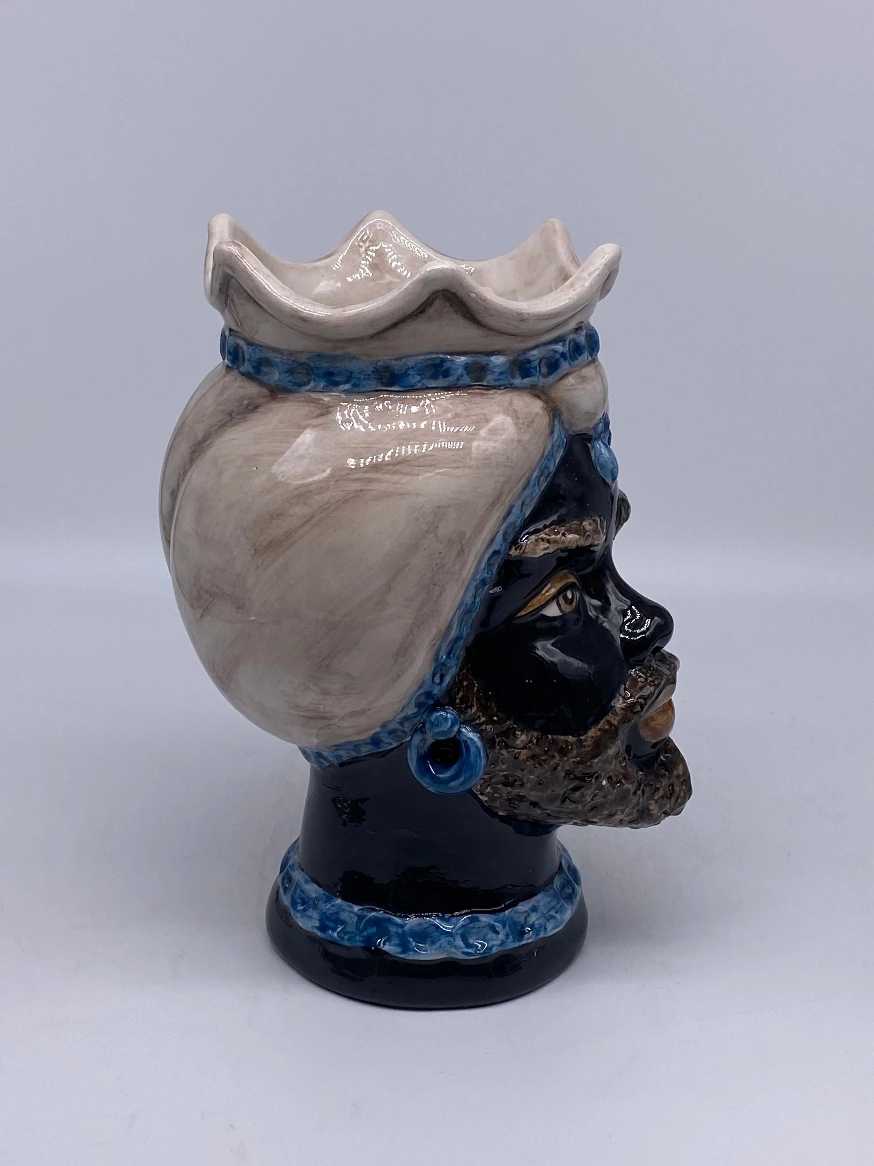 Teste di Moro Luis Ceramica Caltagirone cm H.22 L.15 Artigianale Turbante Liscio Écru Blu DD CERAMICHE SICILIANE