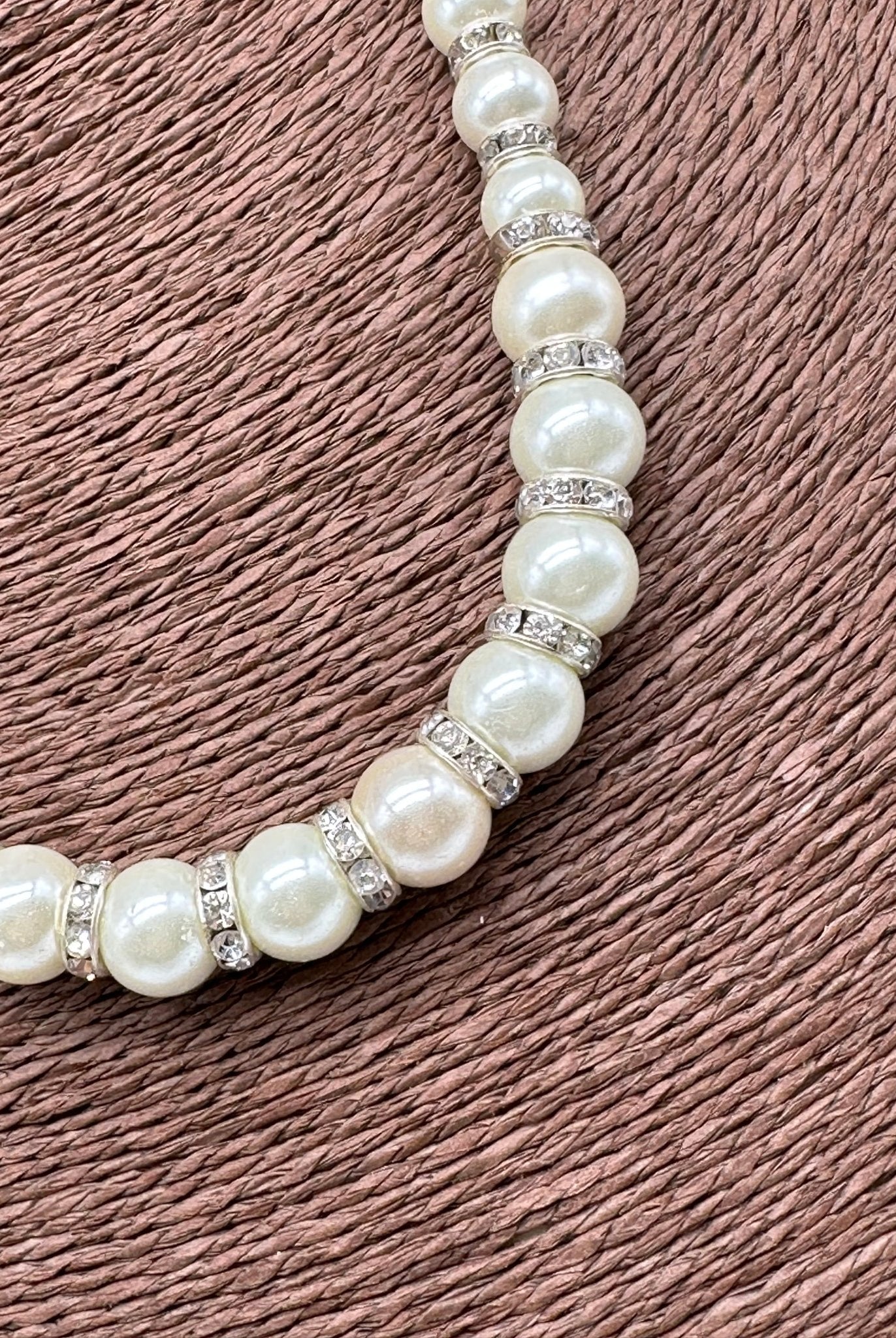 Collana Artigianale Perle Bianche e Brillantini - DD CERAMICHE SICILIANE