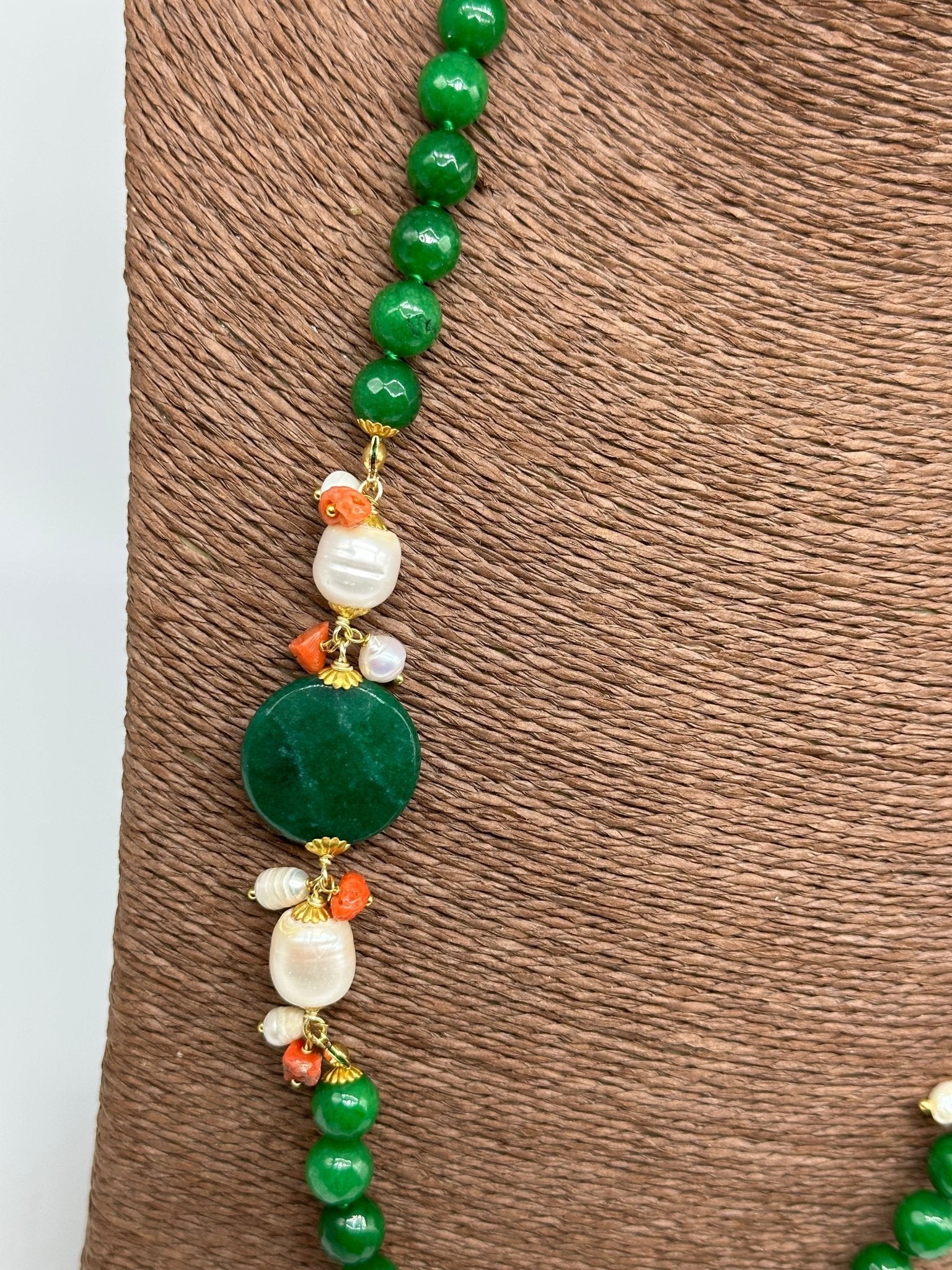 Collana Artigianale Pietre Verde, Corallo e Perle bianche - DD CERAMICHE SICILIANE