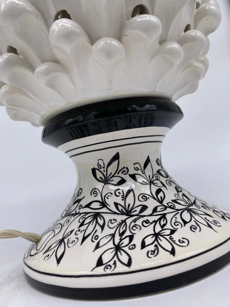 Lampada Pigna traforata Ceramica Caltagirone cm H.30 L.20 Artigianale Bianco Base Decorata - DD CERAMICHE SICILIANE