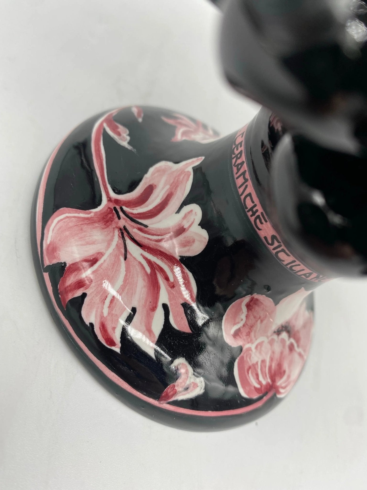 Pigna Ceramica Caltagirone cm H.20 Artigianale VENUS Nero Rosa - DD CERAMICHE SICILIANE