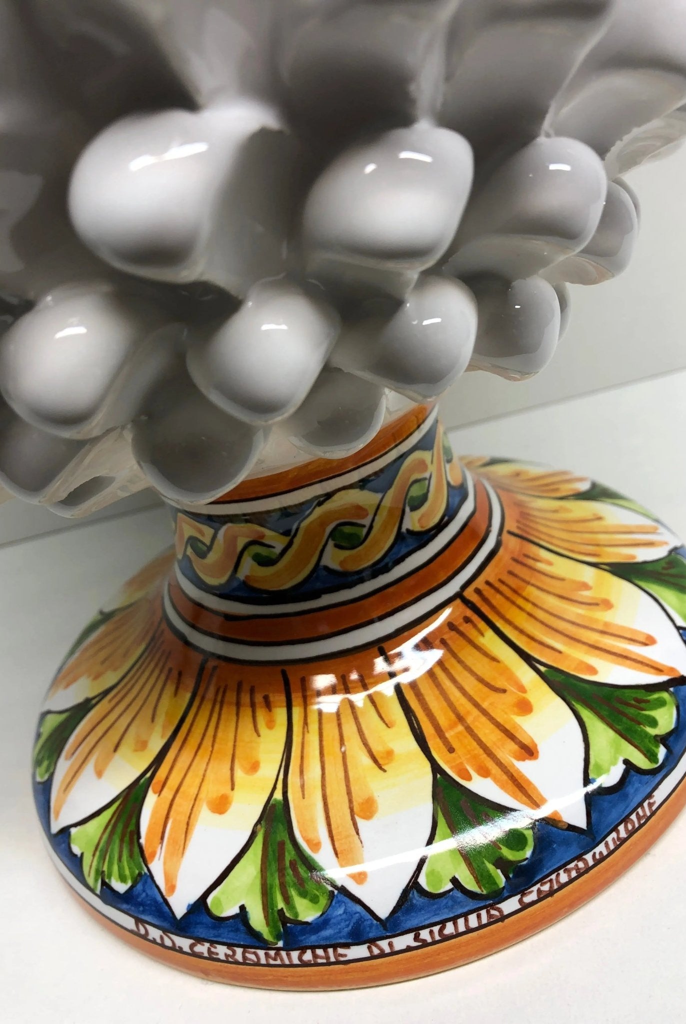 Pigna Ceramica Caltagirone cm H.40 Artigianale Bianco con Base Decorata - DD CERAMICHE SICILIANE