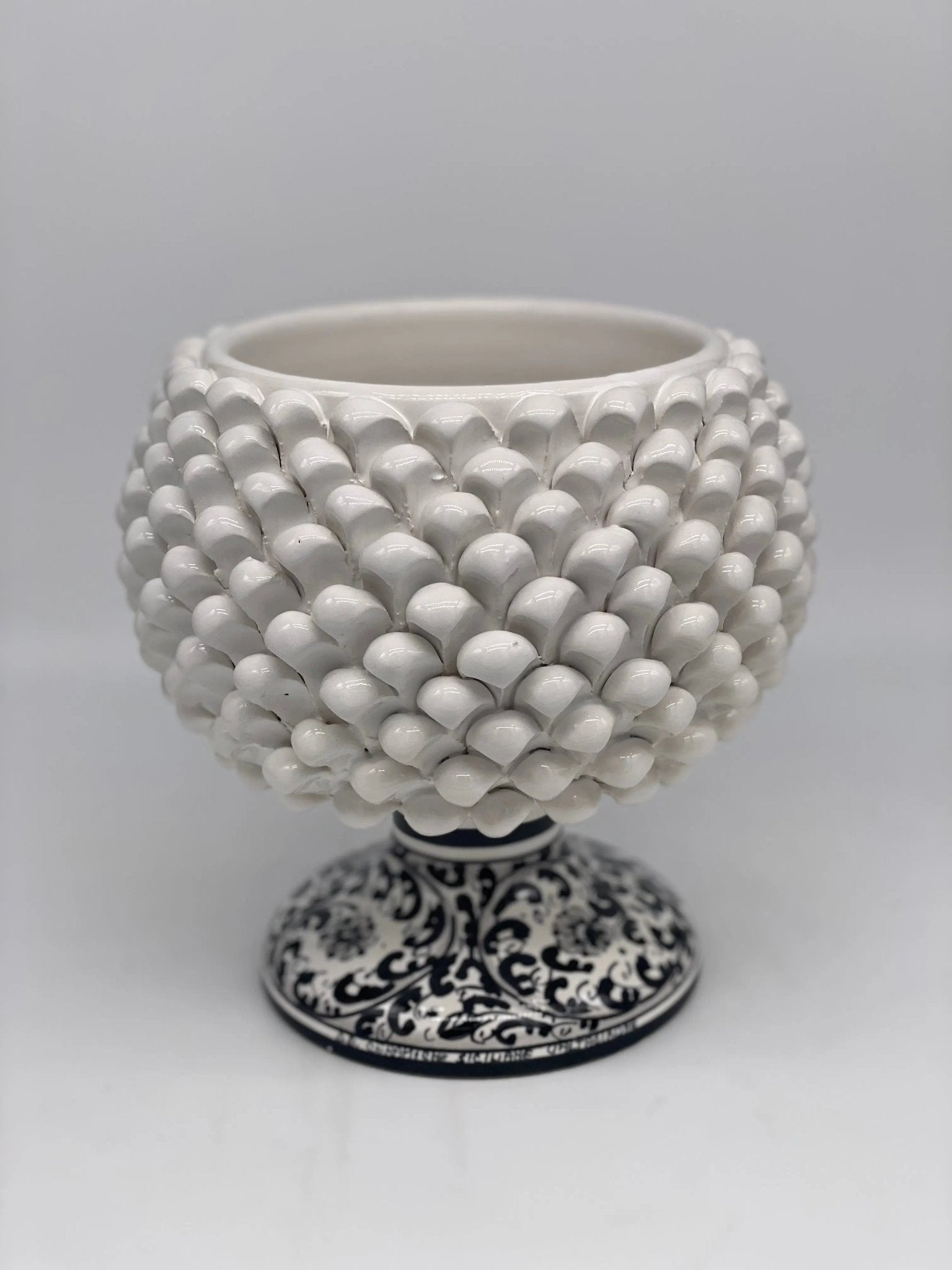 Portavaso Mezza Pigna Ceramica Caltagirone cm H.20 L.20 Artigianale Bianco Base Decorata DD CERAMICHE SICILIANE