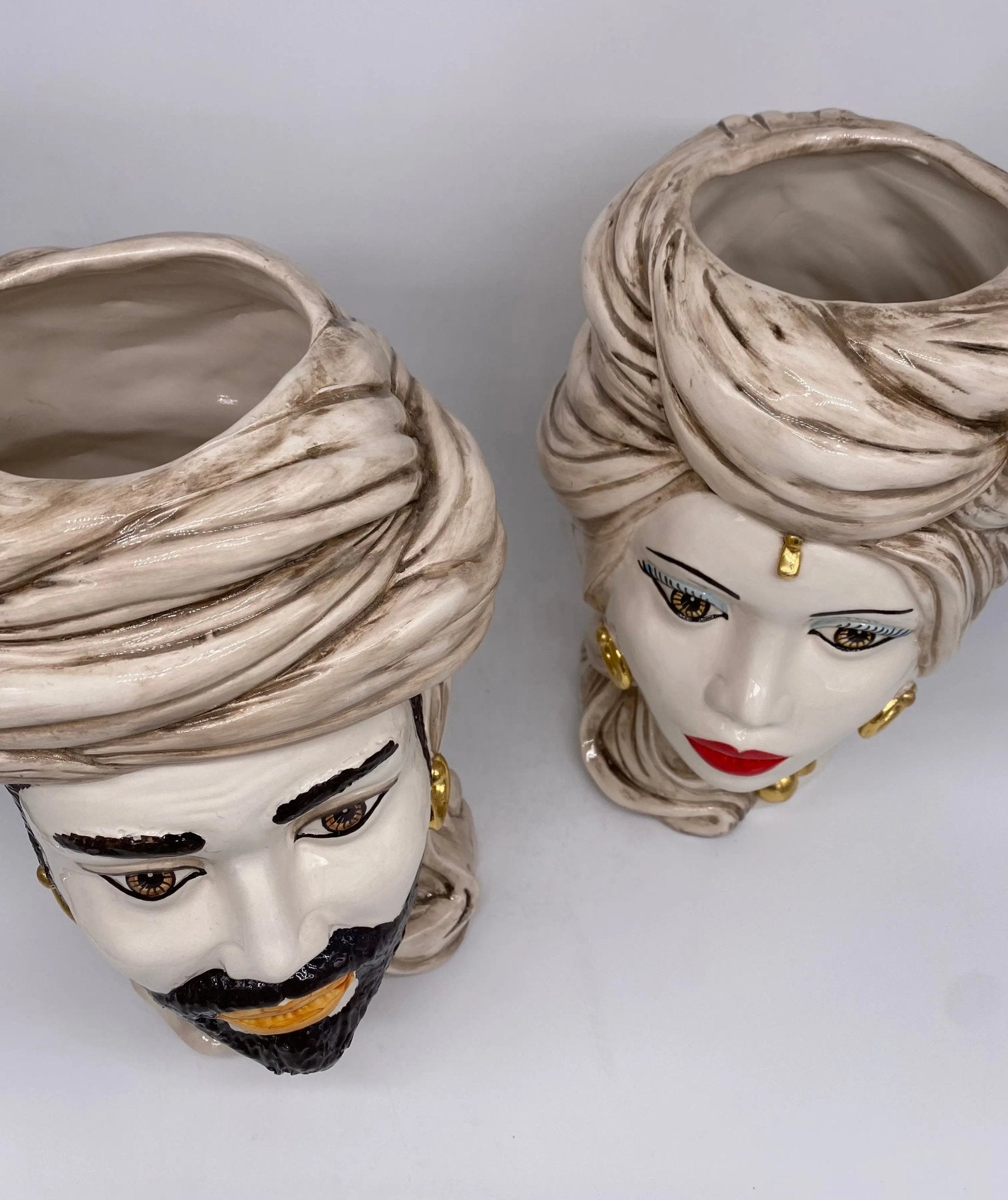 Teste di Moro Anubi Ceramica Caltagirone cm H.29 L.20 Artigianale Écru Beige Oro - DD CERAMICHE SICILIANE