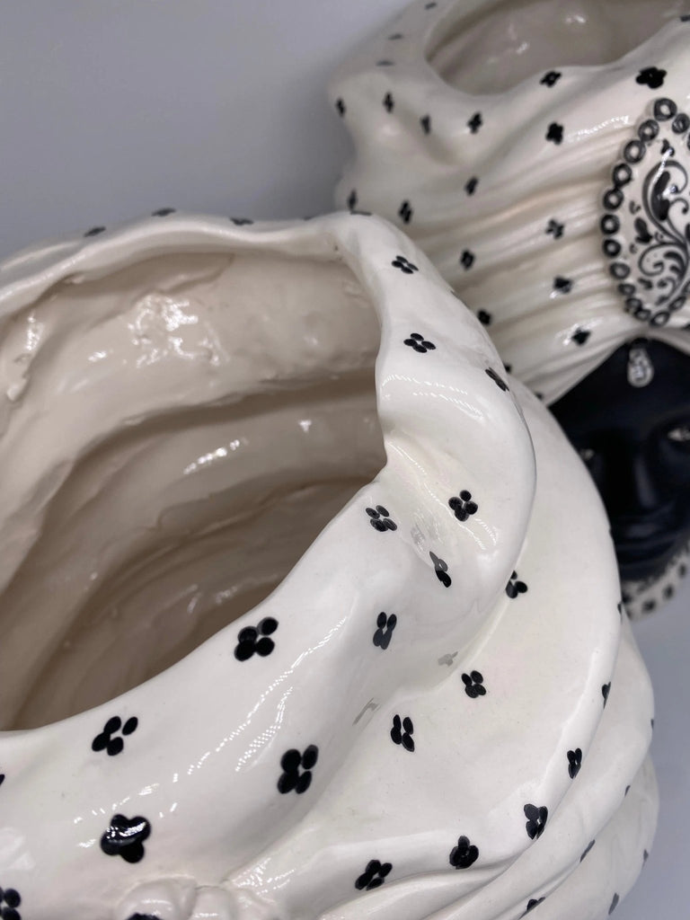 Teste di Moro Atena Ceramica Caltagirone cm H.40 L.28 Artigianale Bianco Pois Nero Opaco - DD CERAMICHE SICILIANE