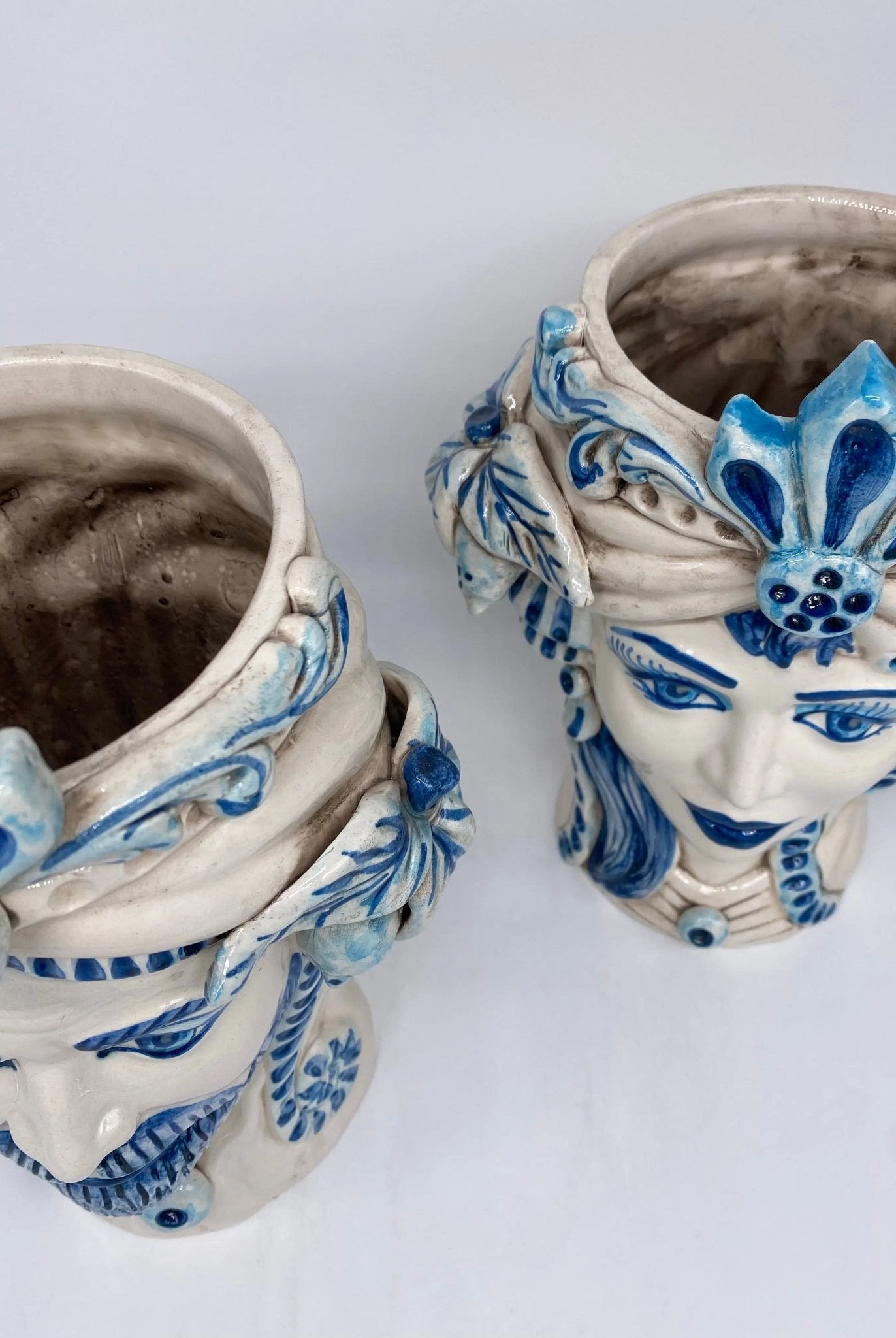 Teste di Moro Classica Ceramica Caltagirone cm H.27 L.20 Artigianale Bianco Blu - DD CERAMICHE SICILIANE