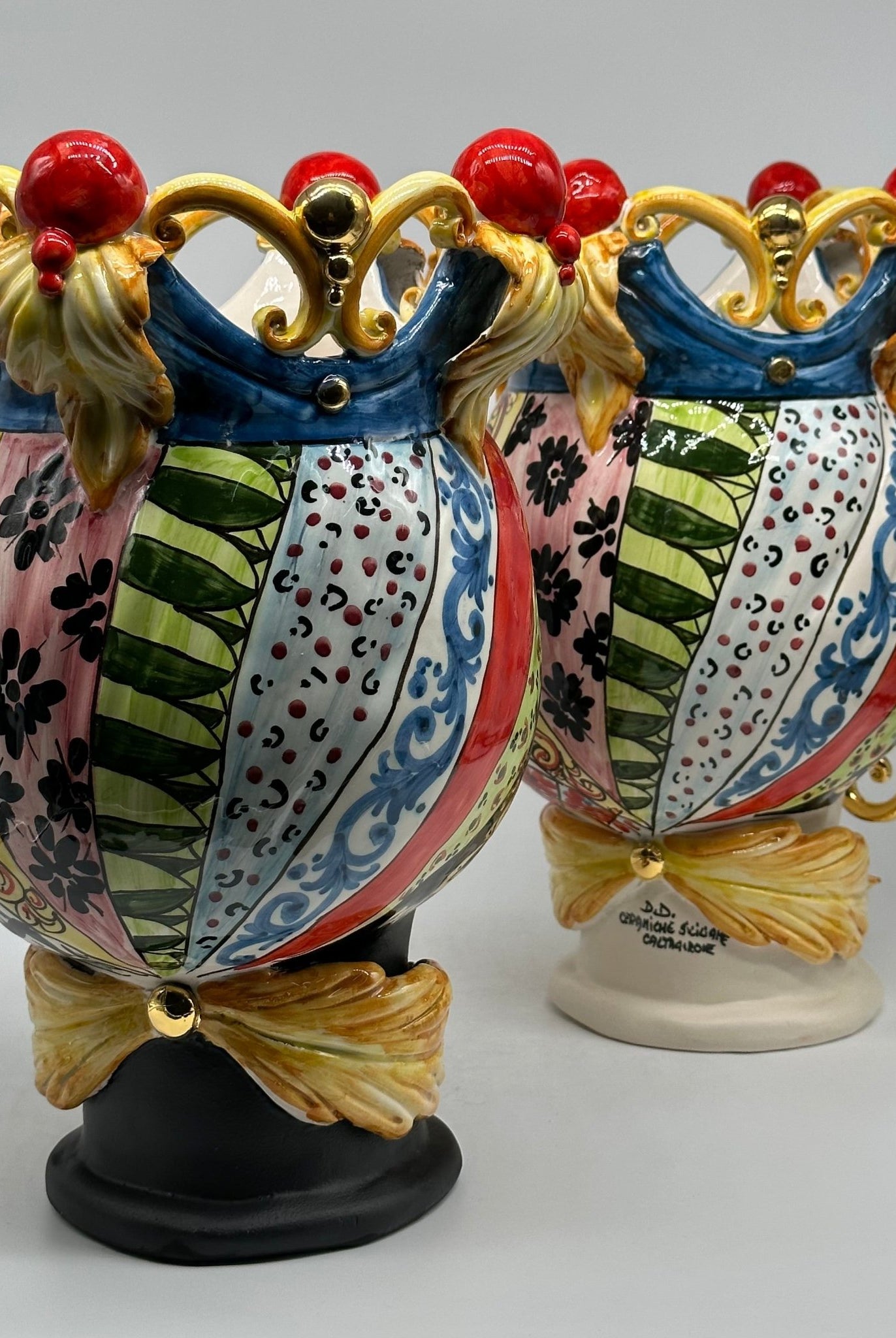 Teste di Moro Diana “Carretto” Ceramica Caltagirone cm H.30 L.20 Artigianale Écru Oro Sfere Rosso - DD CERAMICHE SICILIANE